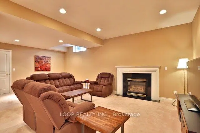 Photo 12 of 66 Cotswold Crescent, North York, St. Andrew-Windfields — HOMEH