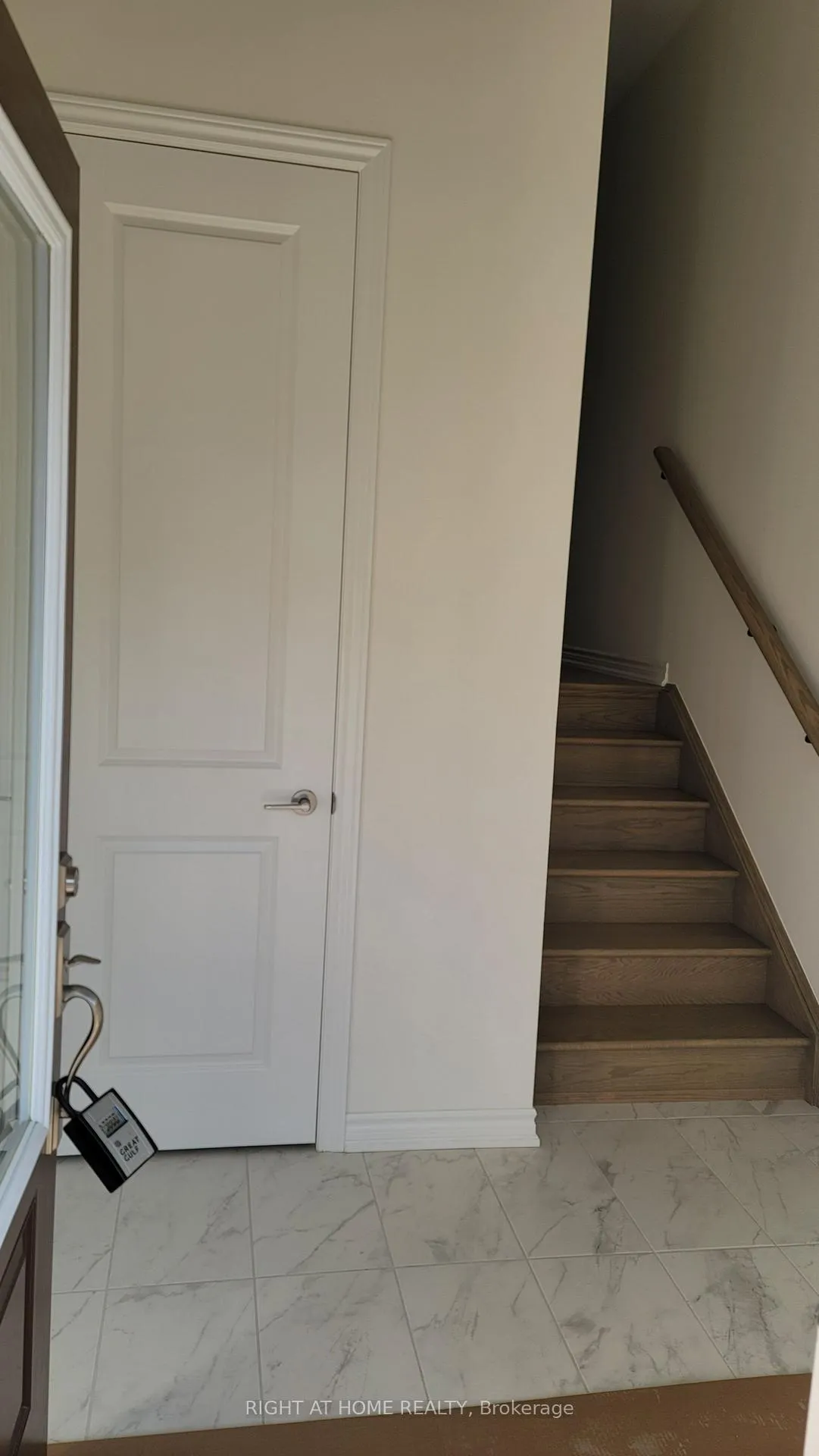 Photo 3 of 170 Shepherd Drive, Barrie, Rural Barrie Southeast — HOMEH
