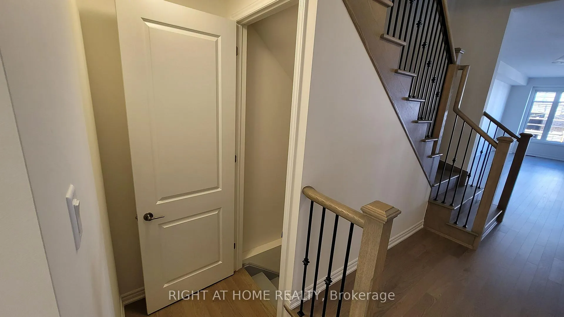 Photo 7 of 170 Shepherd Drive, Barrie, Rural Barrie Southeast — HOMEH