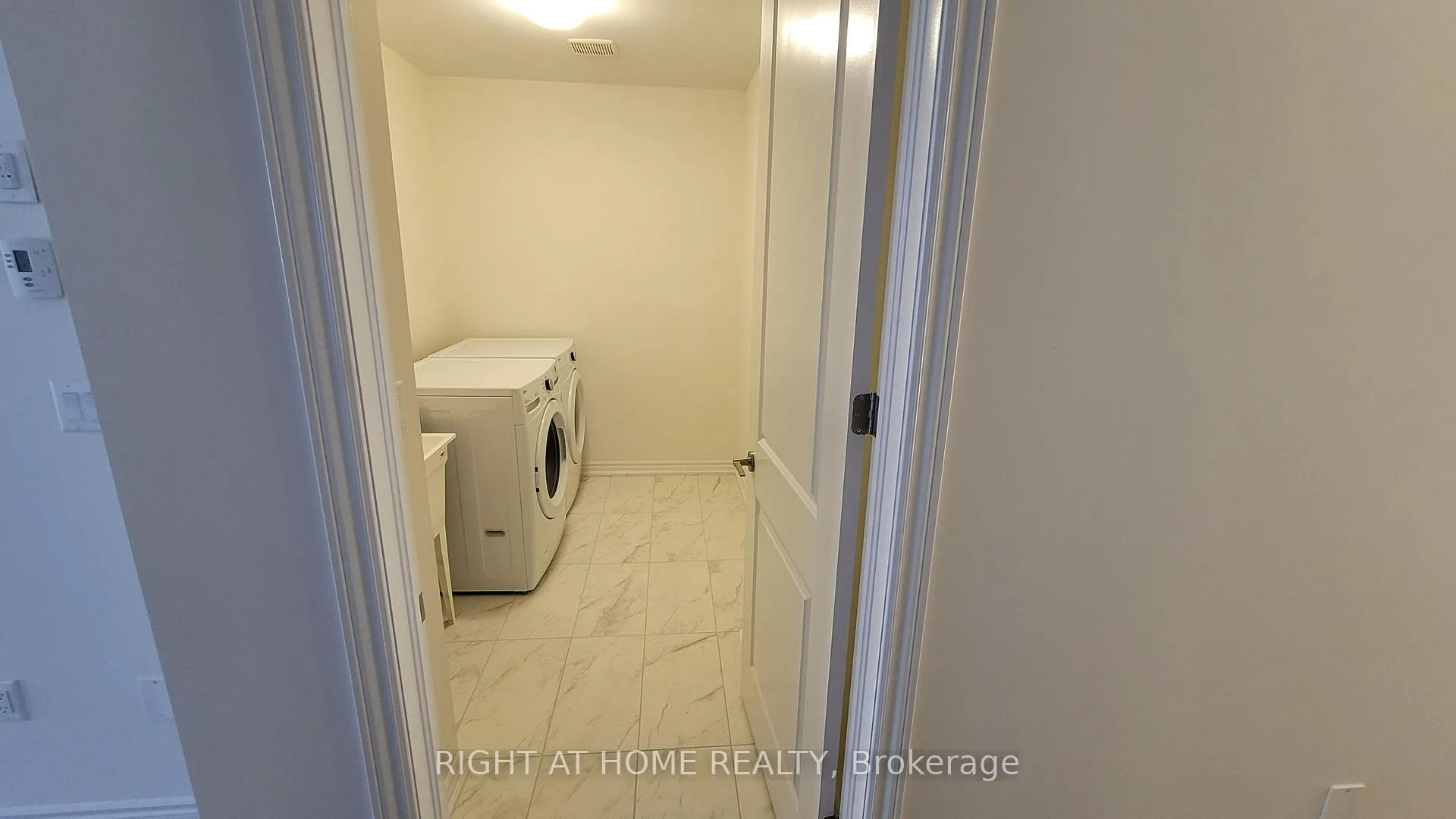 Photo 9 of 170 Shepherd Drive, Barrie, Rural Barrie Southeast — HOMEH