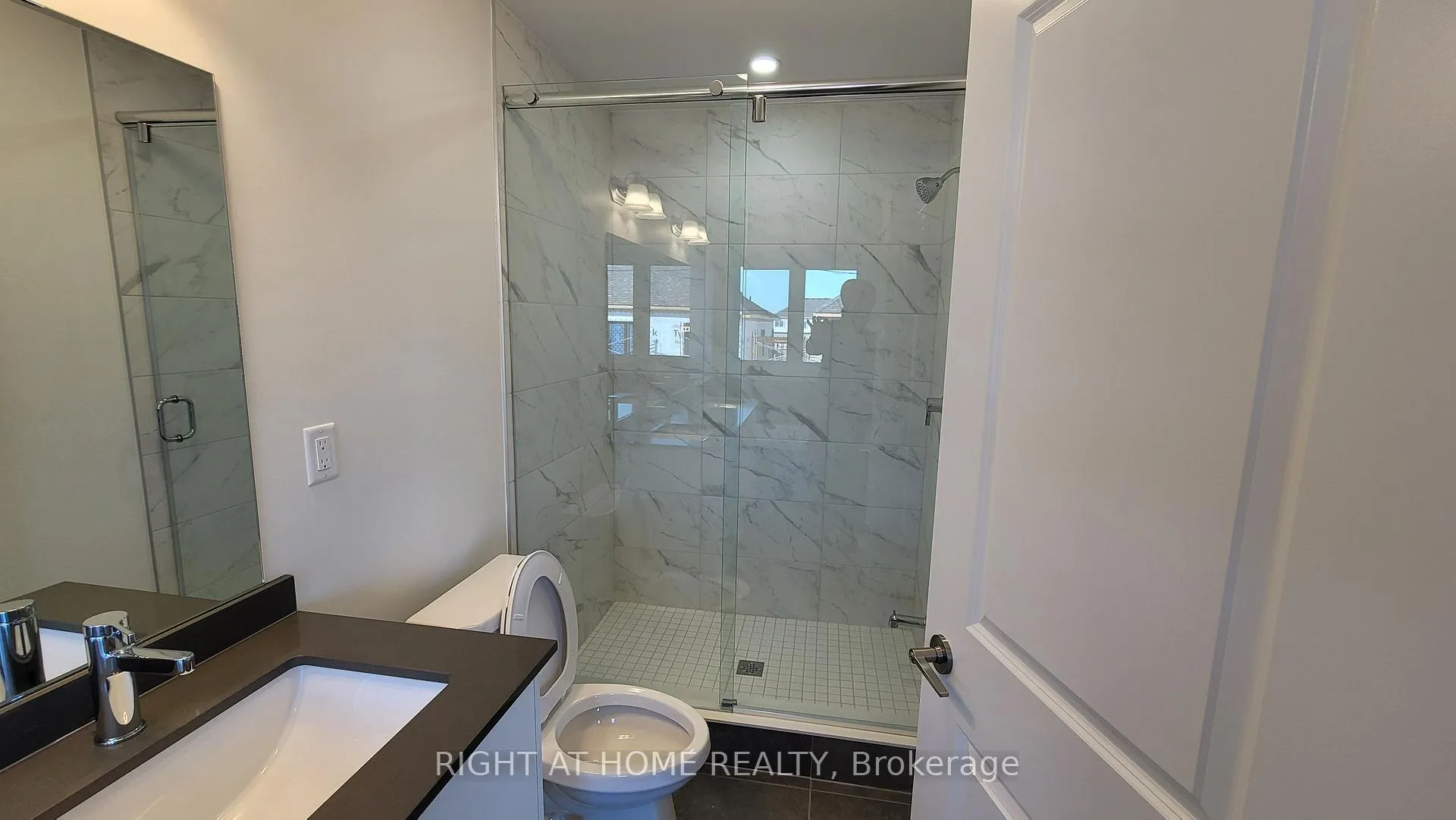 Photo 32 of 170 Shepherd Drive, Barrie, Rural Barrie Southeast — HOMEH