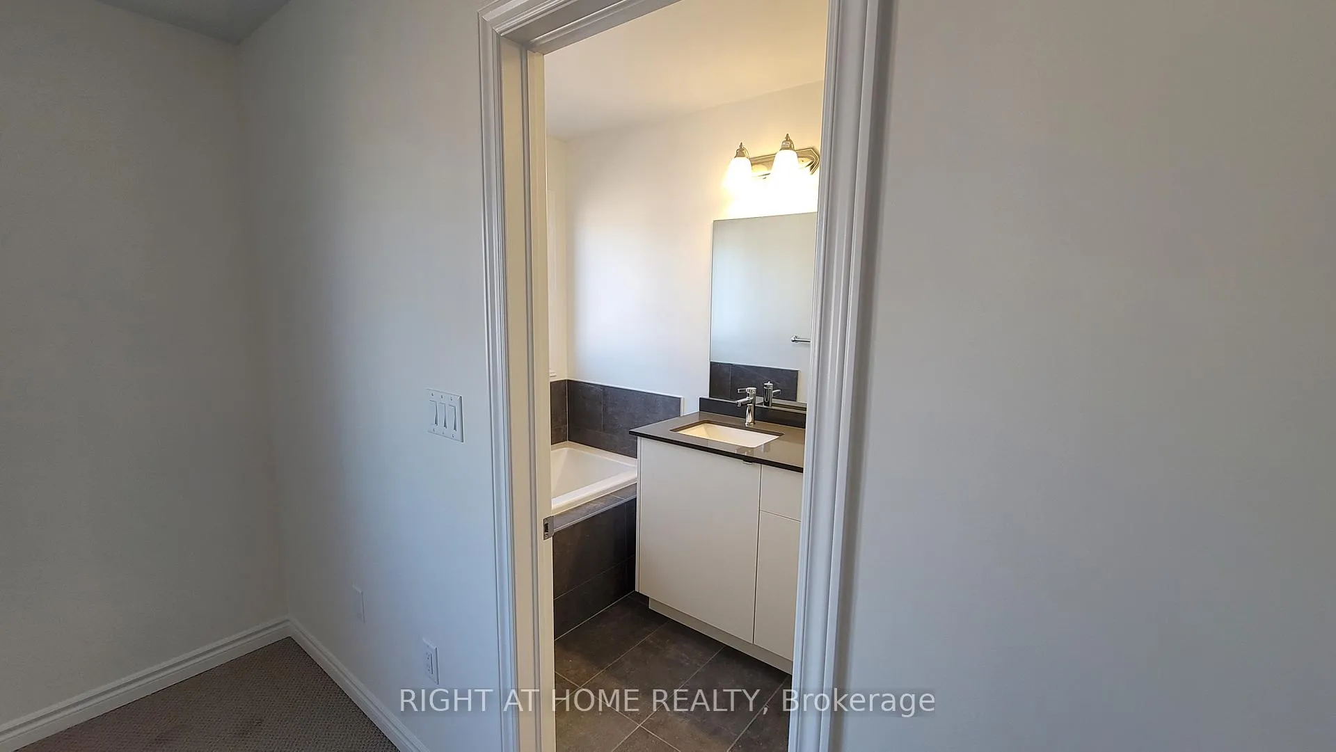 Photo 33 of 170 Shepherd Drive, Barrie, Rural Barrie Southeast — HOMEH