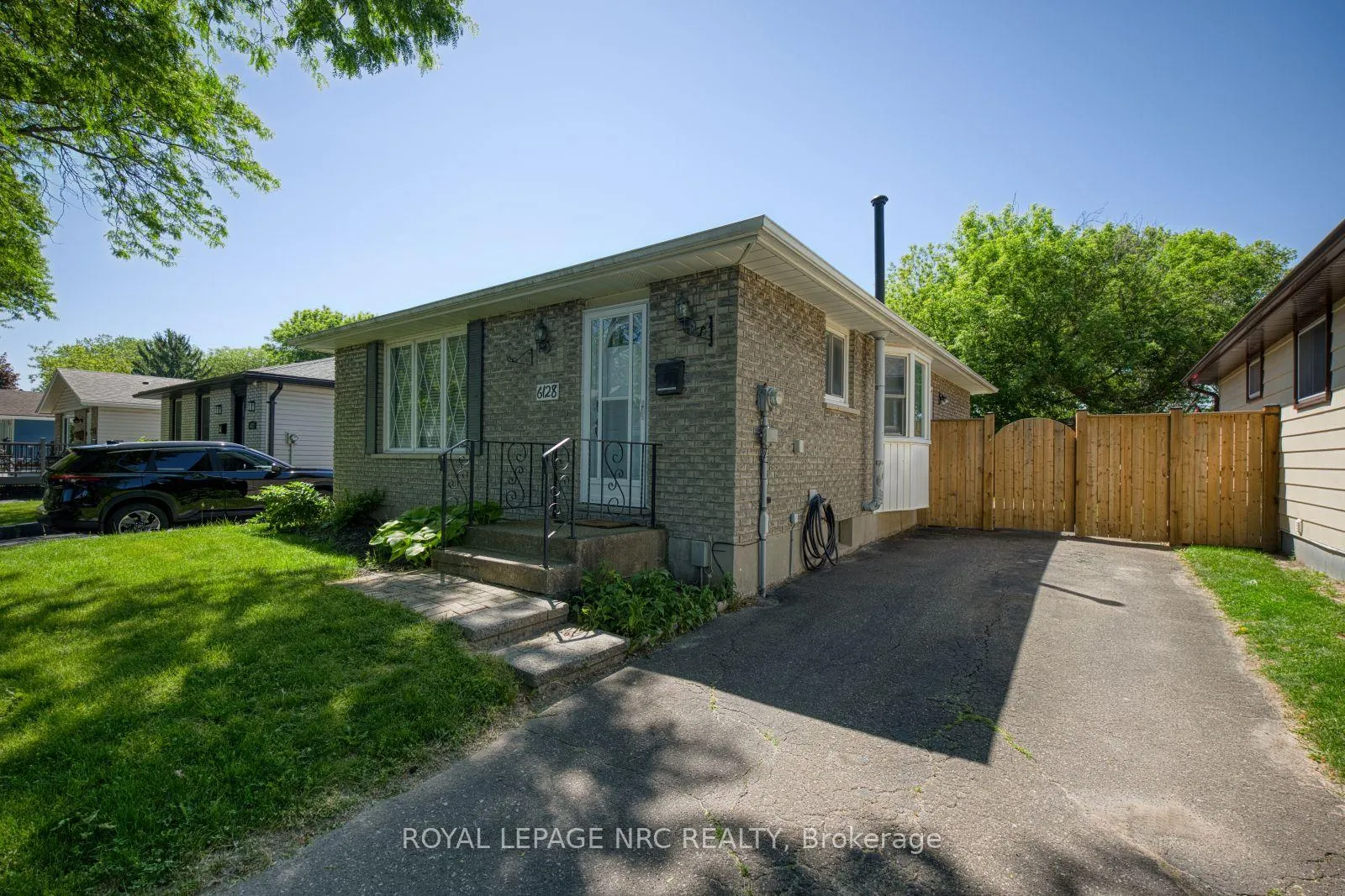 Photo 6 of 6128 Strohan Street, Niagara Falls, Church's Lane — HOMEH