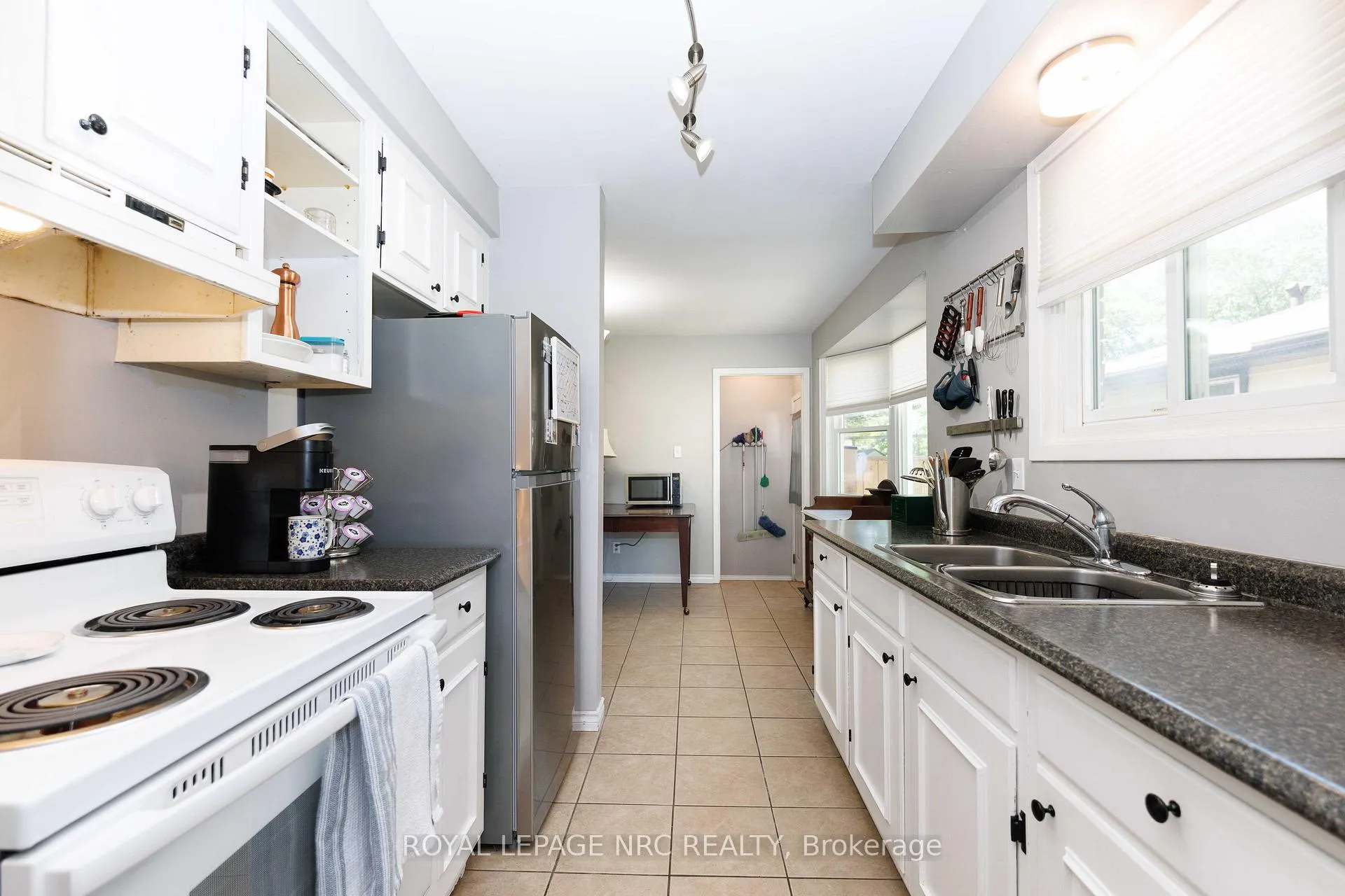 Photo 12 of 6128 Strohan Street, Niagara Falls, Church's Lane — HOMEH