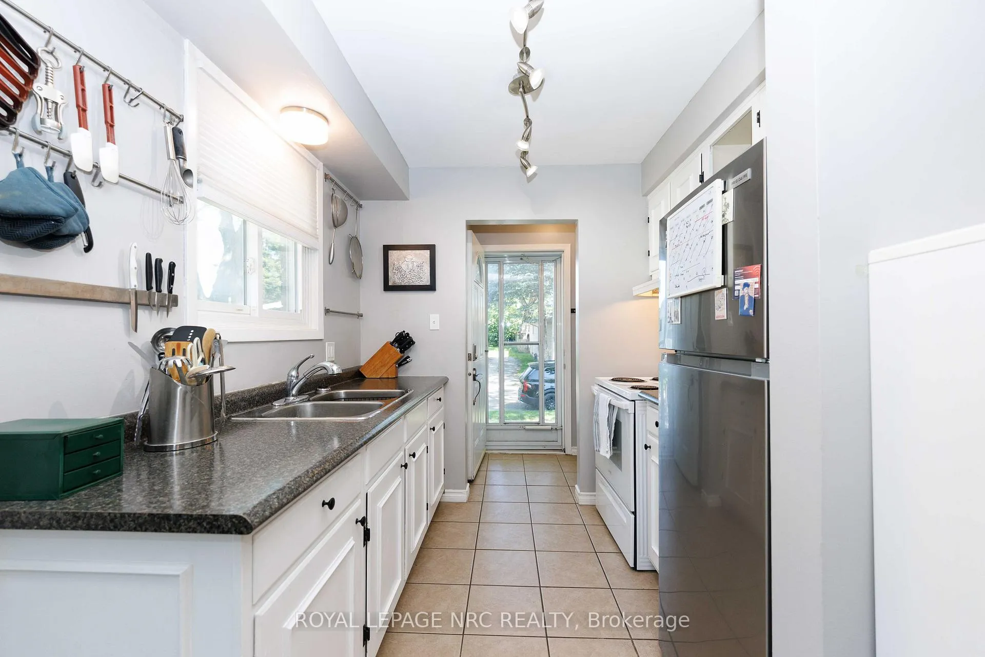 Photo 14 of 6128 Strohan Street, Niagara Falls, Church's Lane — HOMEH