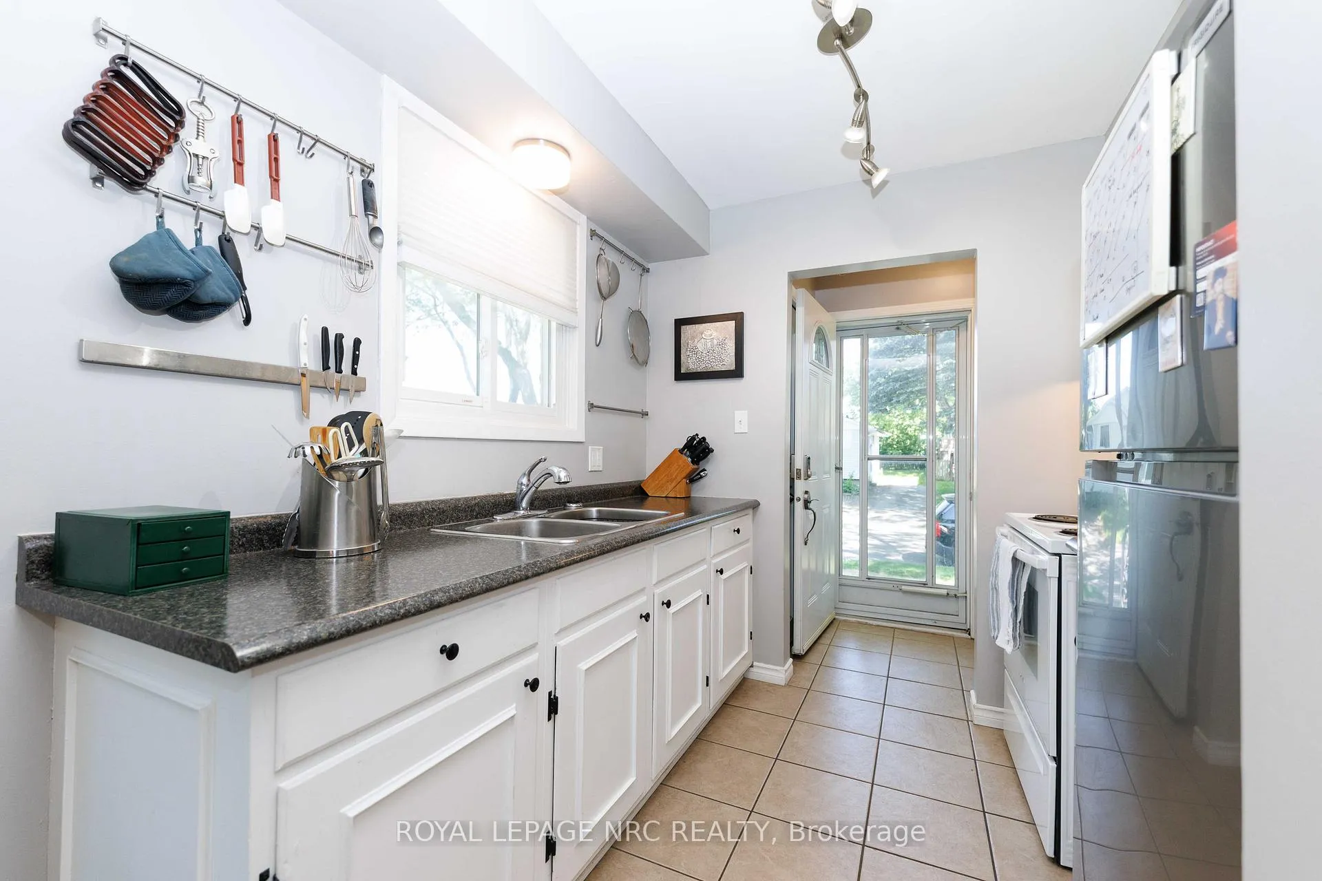Photo 15 of 6128 Strohan Street, Niagara Falls, Church's Lane — HOMEH