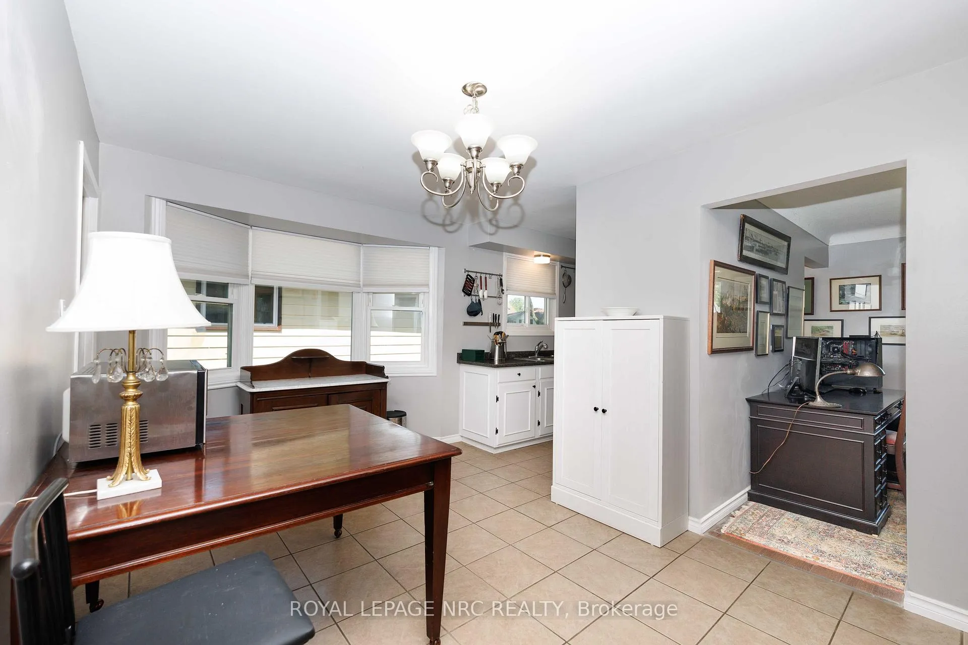 Photo 17 of 6128 Strohan Street, Niagara Falls, Church's Lane — HOMEH
