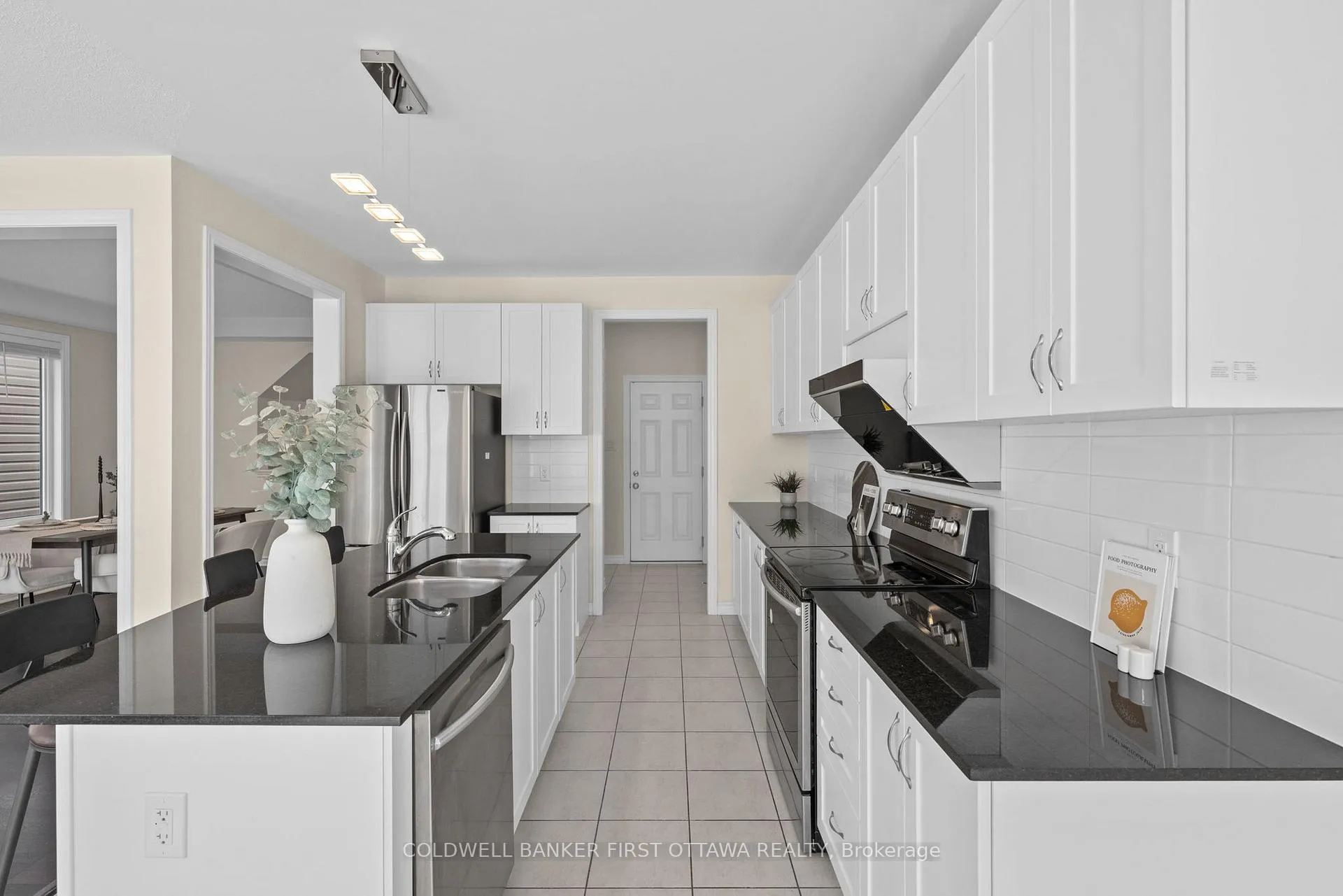 Photo 14 of 657 Dundonald Drive, Ottawa, Barrhaven - Half Moon Bay — HOMEH
