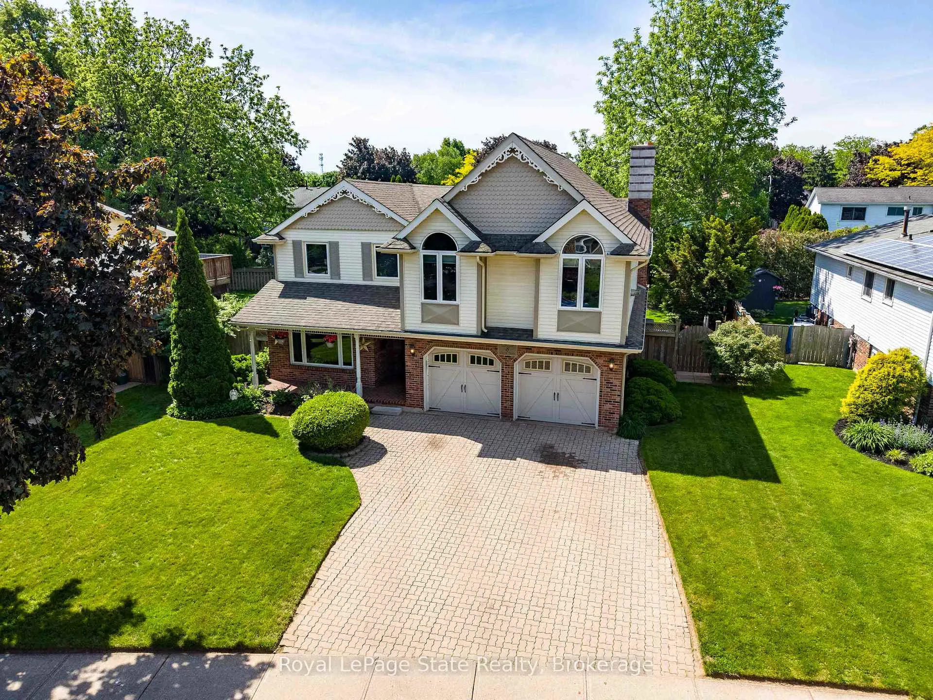 Photo 1 of 8 Cheval Drive, Grimsby, Grimsby Beach — HOMEH