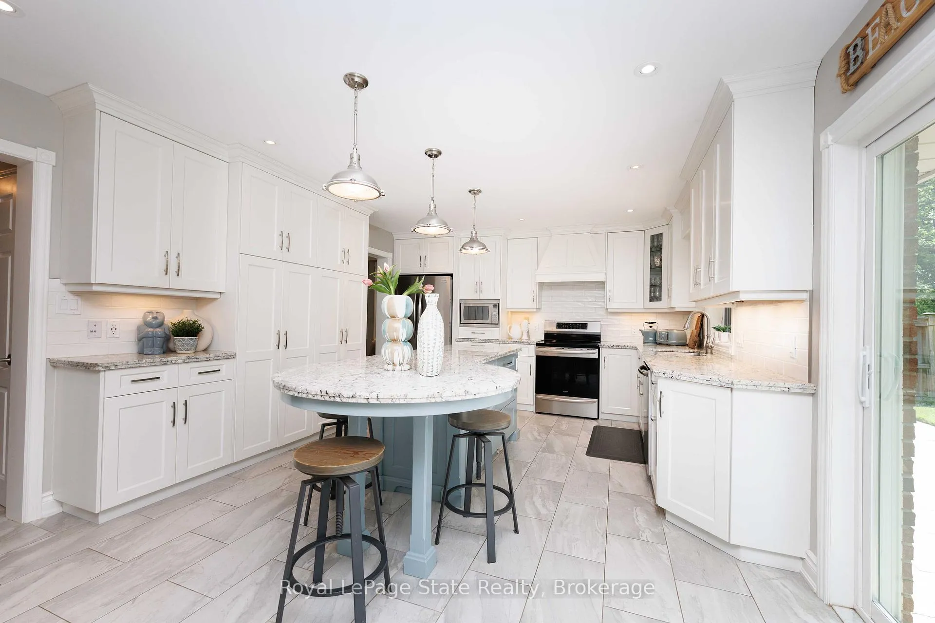 Photo 6 of 8 Cheval Drive, Grimsby, Grimsby Beach — HOMEH