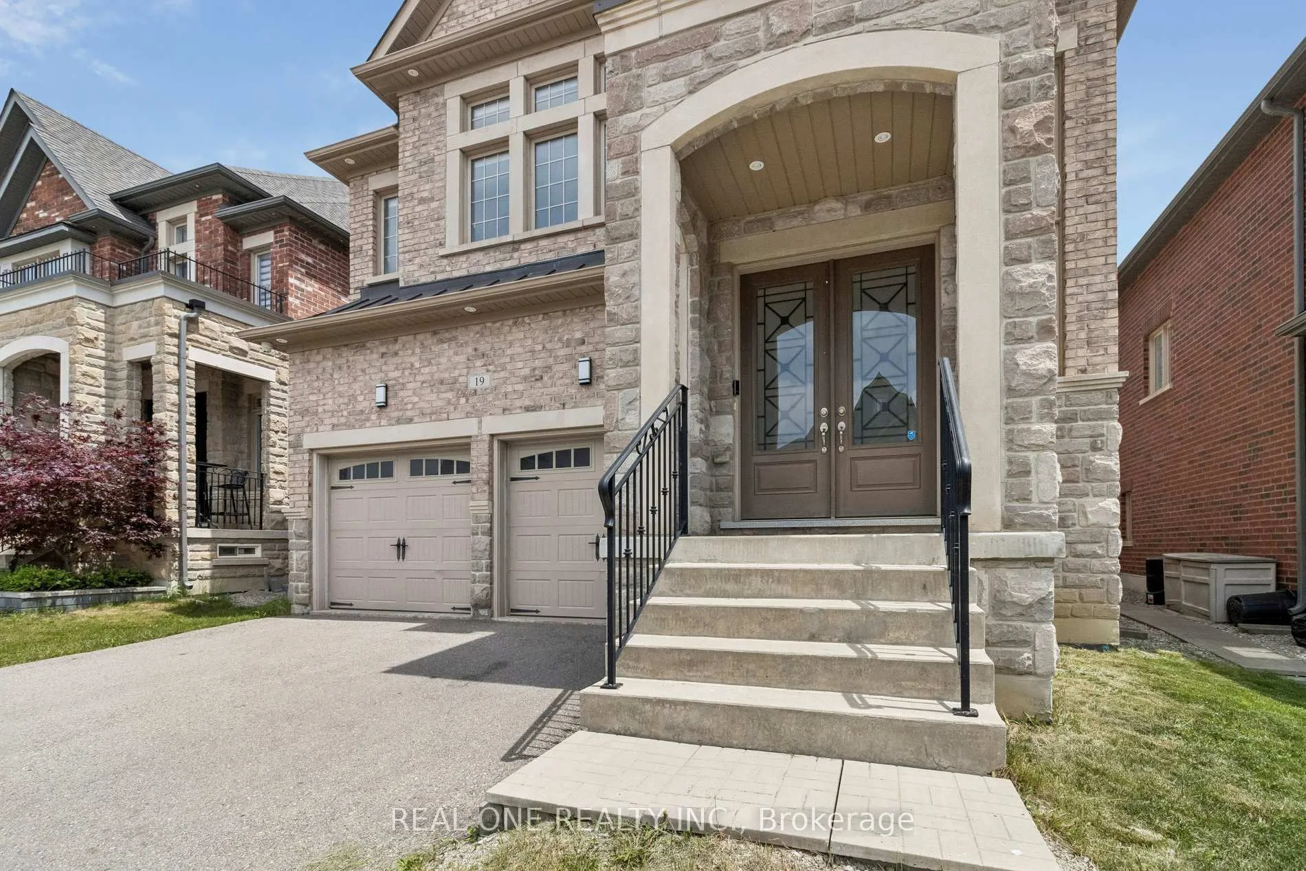 Photo 2 of 19 Rivoli Drive, Vaughan, Vellore Village — HOMEH