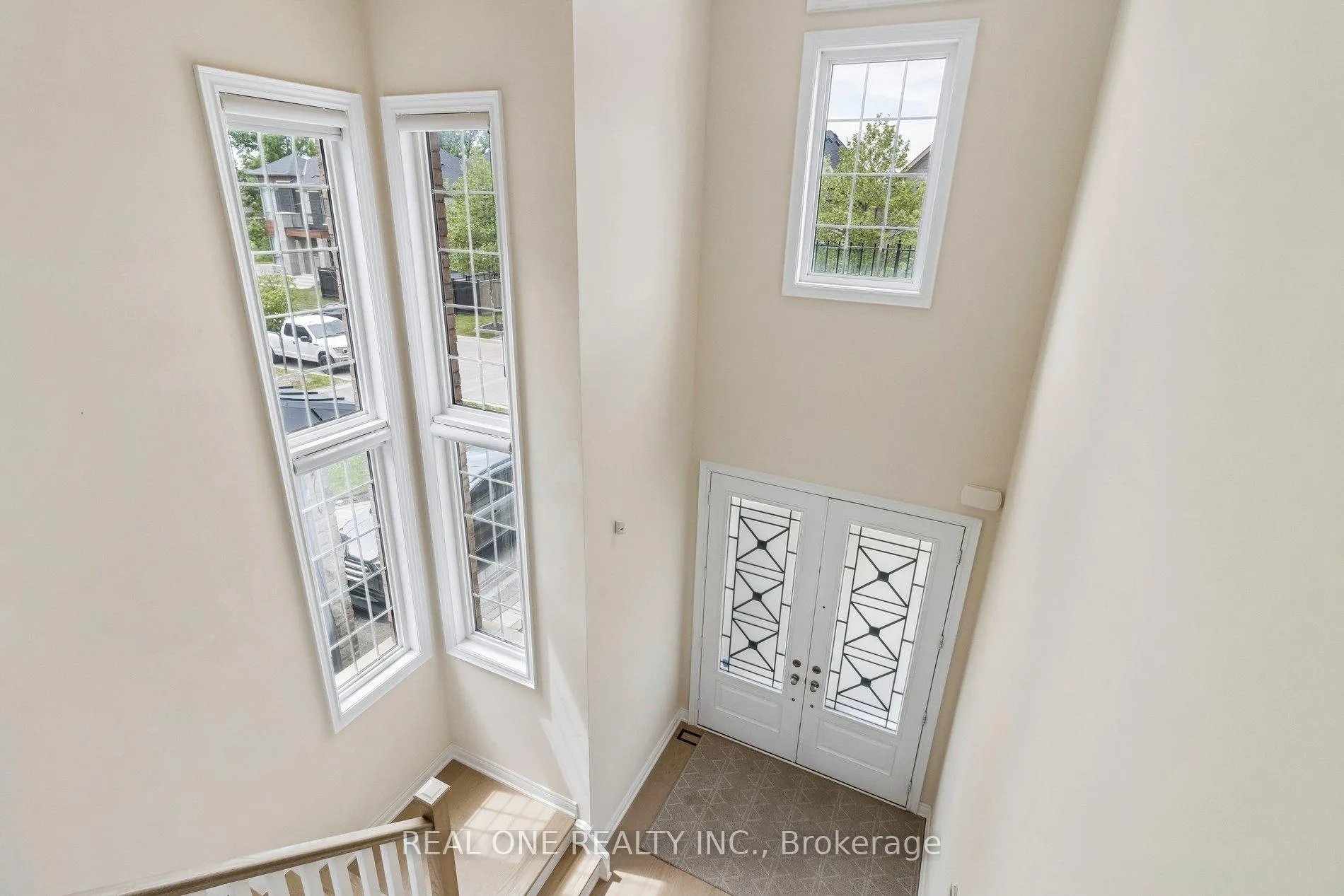 Photo 5 of 19 Rivoli Drive, Vaughan, Vellore Village — HOMEH