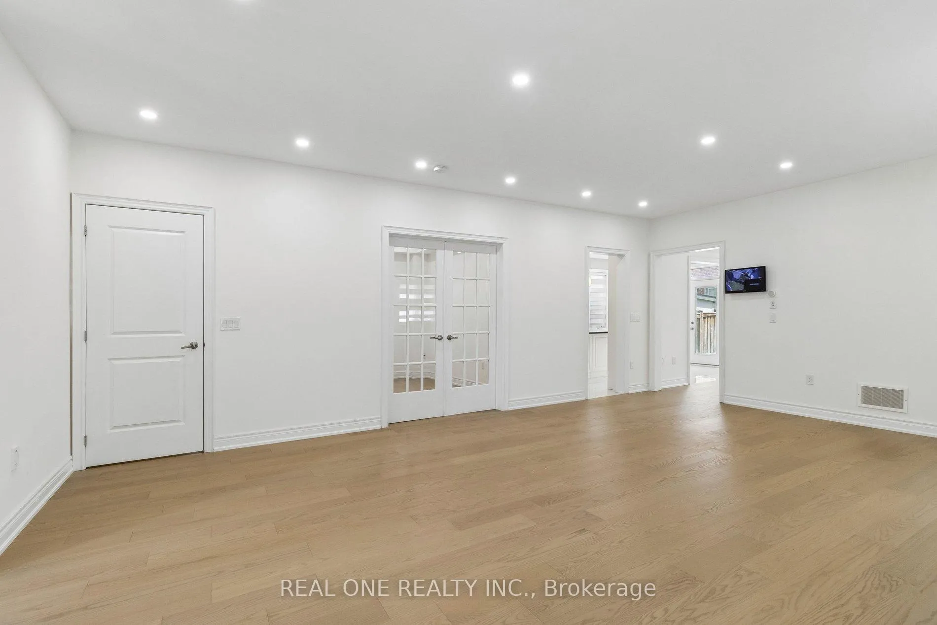 Photo 6 of 19 Rivoli Drive, Vaughan, Vellore Village — HOMEH