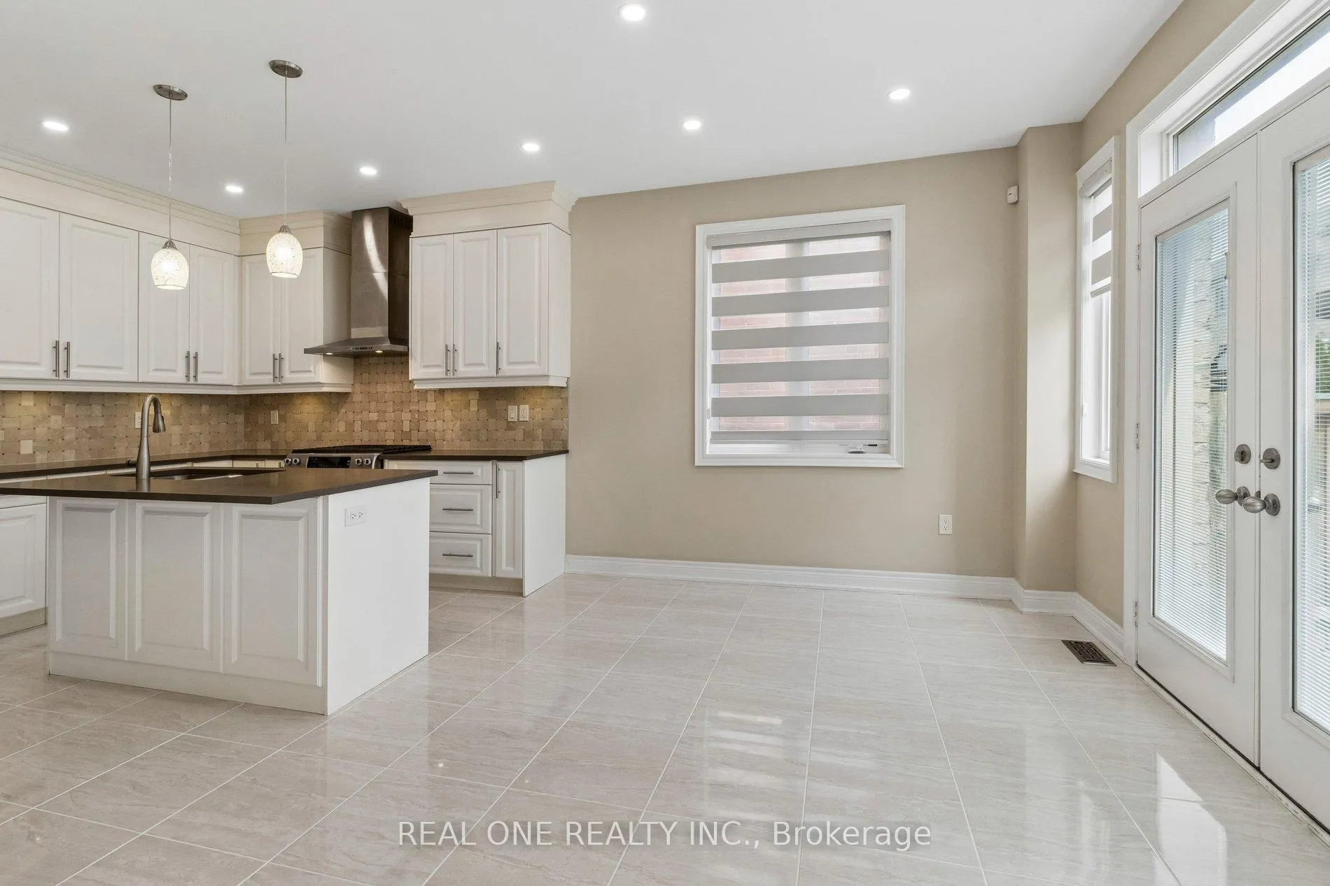 Photo 16 of 19 Rivoli Drive, Vaughan, Vellore Village — HOMEH