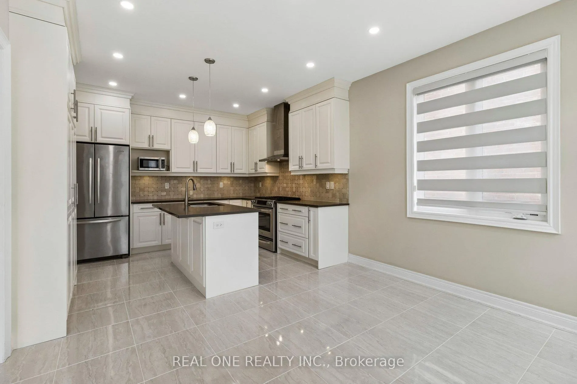 Photo 17 of 19 Rivoli Drive, Vaughan, Vellore Village — HOMEH