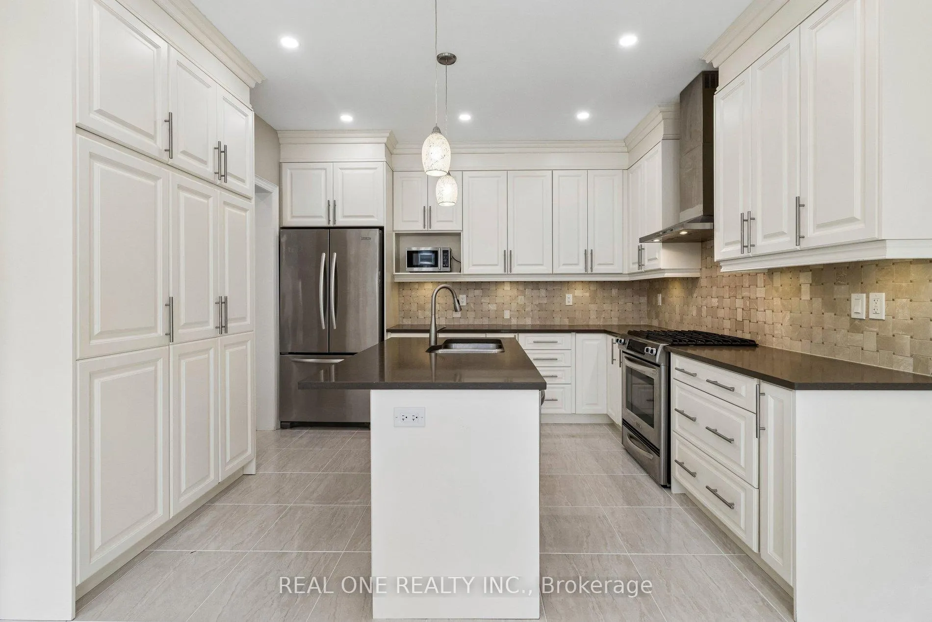 Photo 20 of 19 Rivoli Drive, Vaughan, Vellore Village — HOMEH