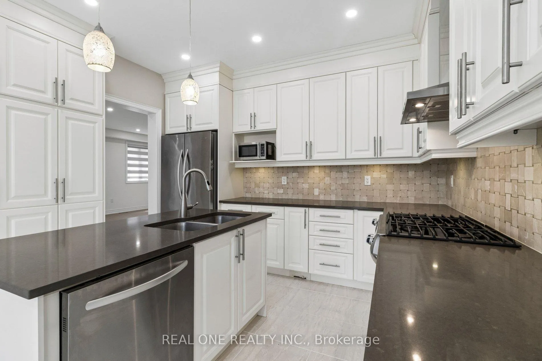Photo 21 of 19 Rivoli Drive, Vaughan, Vellore Village — HOMEH