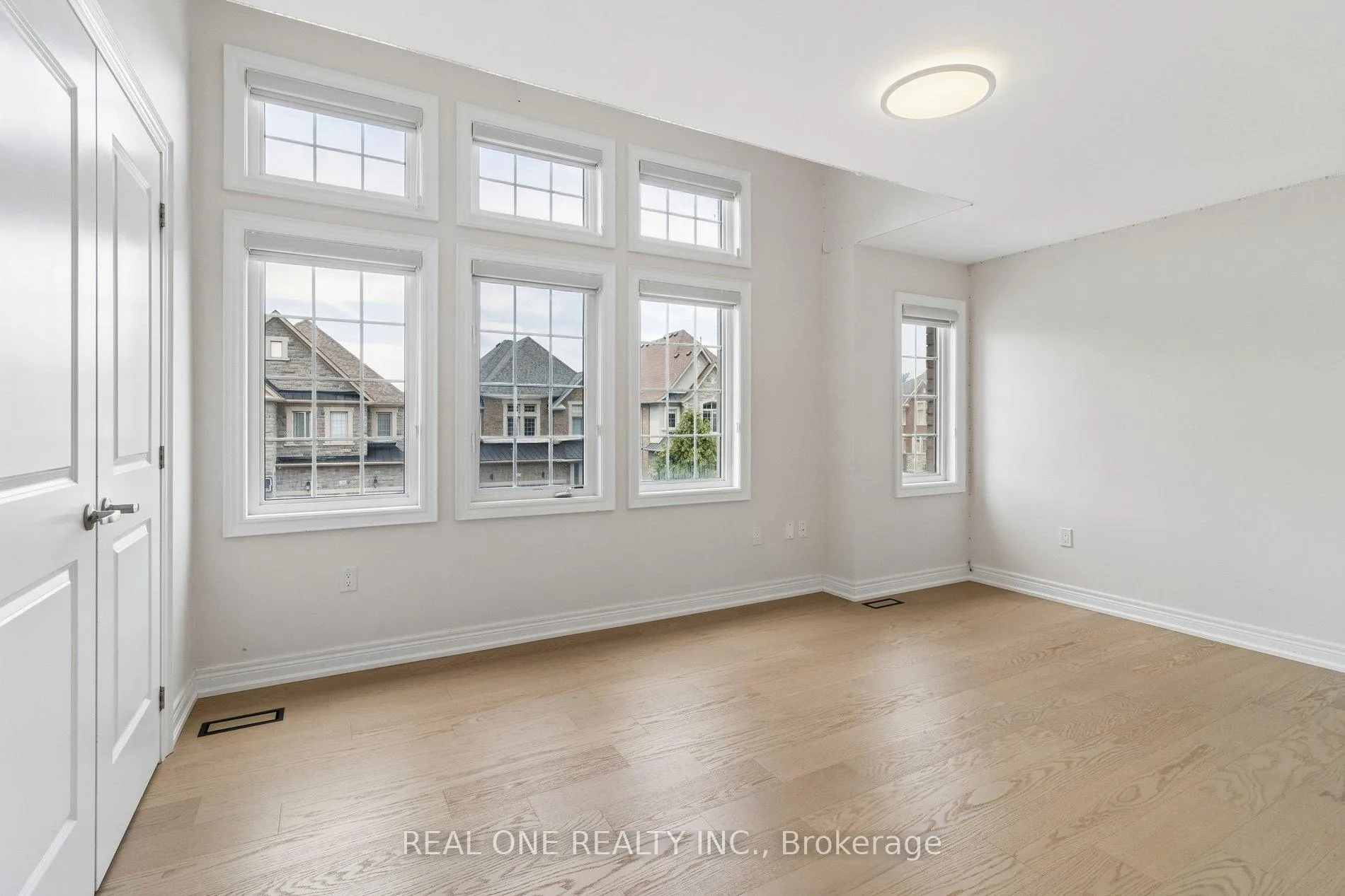 Photo 26 of 19 Rivoli Drive, Vaughan, Vellore Village — HOMEH