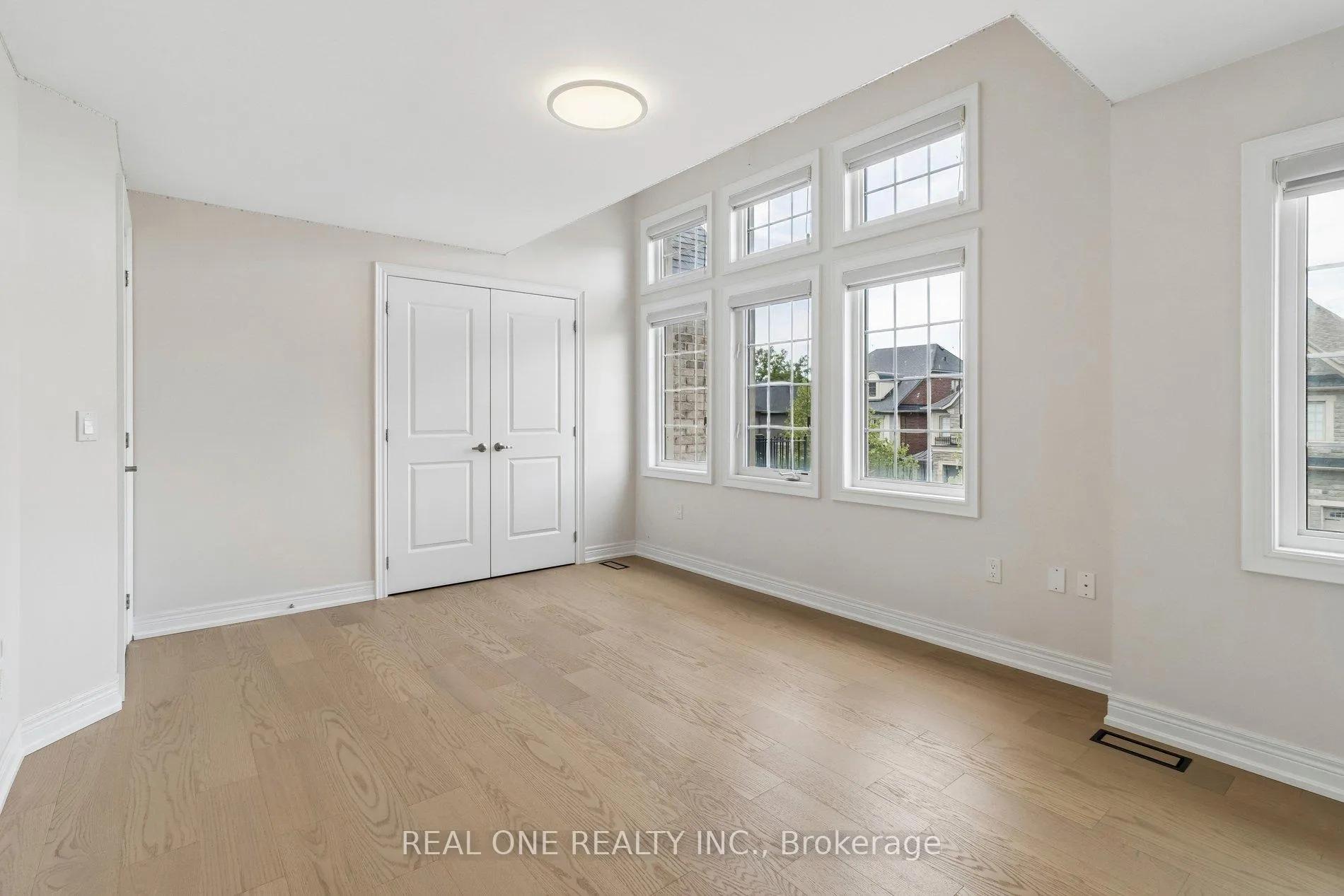 Photo 27 of 19 Rivoli Drive, Vaughan, Vellore Village — HOMEH