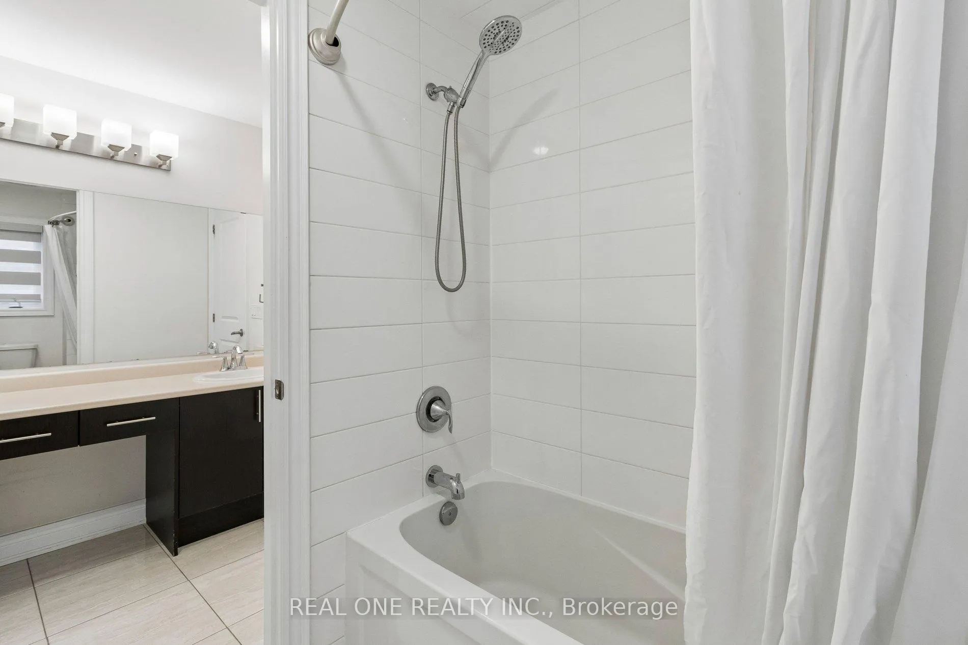 Photo 30 of 19 Rivoli Drive, Vaughan, Vellore Village — HOMEH
