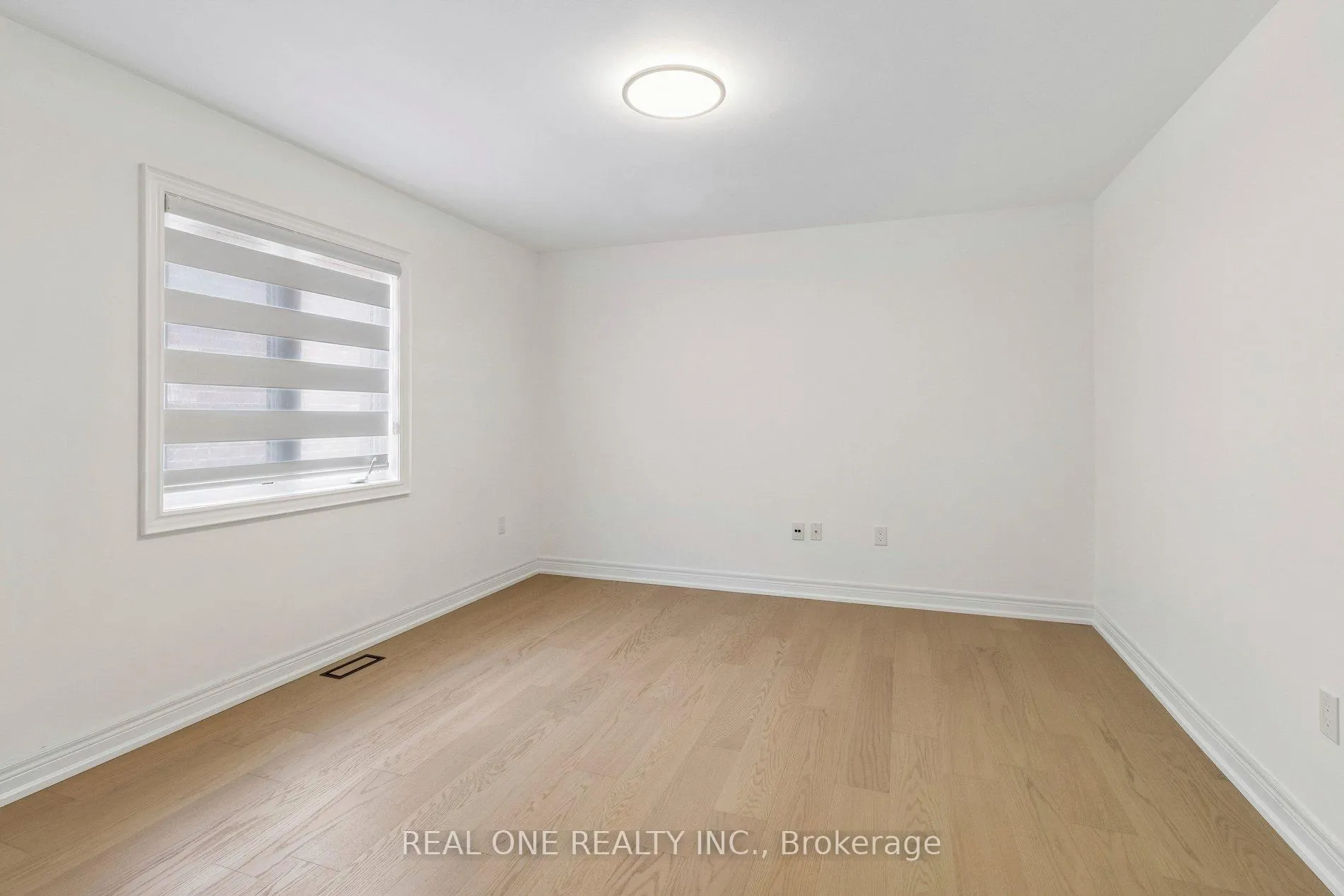 Photo 32 of 19 Rivoli Drive, Vaughan, Vellore Village — HOMEH