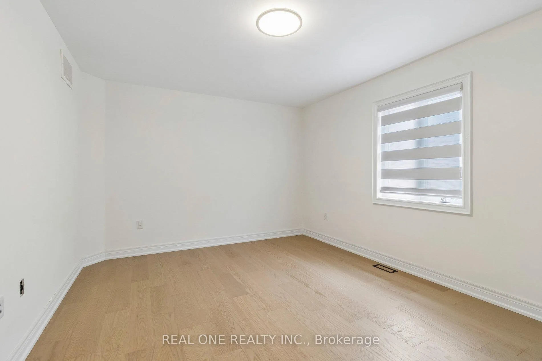 Photo 35 of 19 Rivoli Drive, Vaughan, Vellore Village — HOMEH