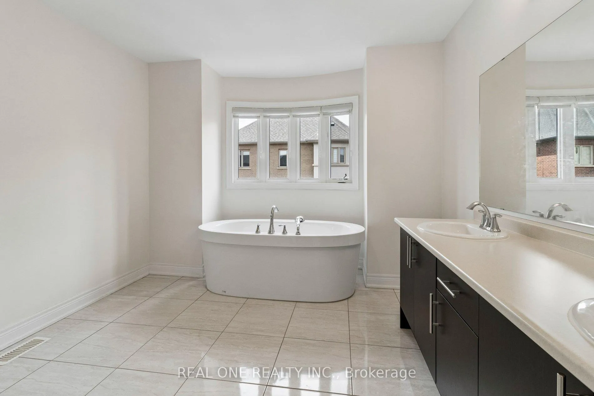 Photo 47 of 19 Rivoli Drive, Vaughan, Vellore Village — HOMEH
