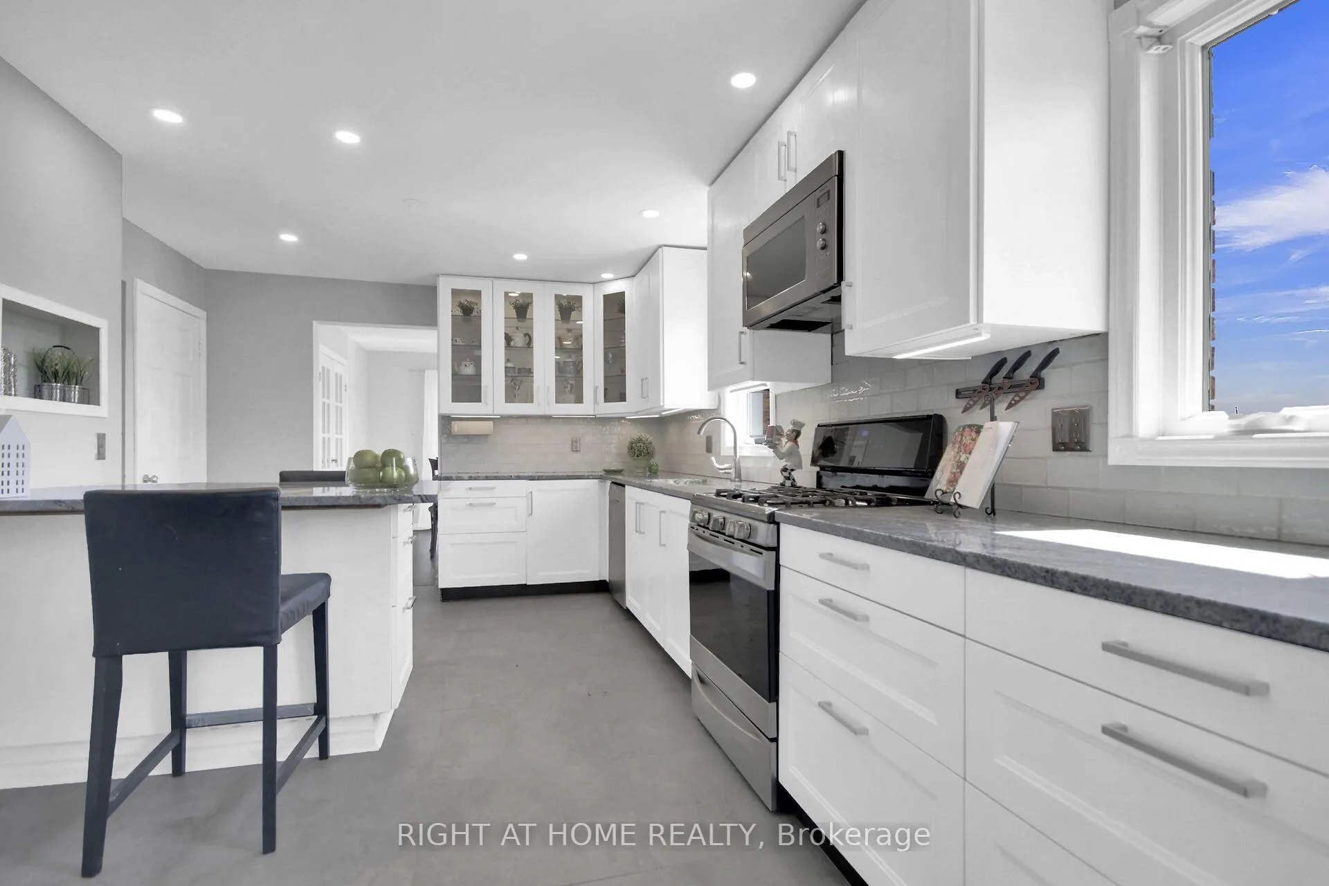 Photo 12 of 4179 Alfalfa Street, Ottawa, Vernon — HOMEH