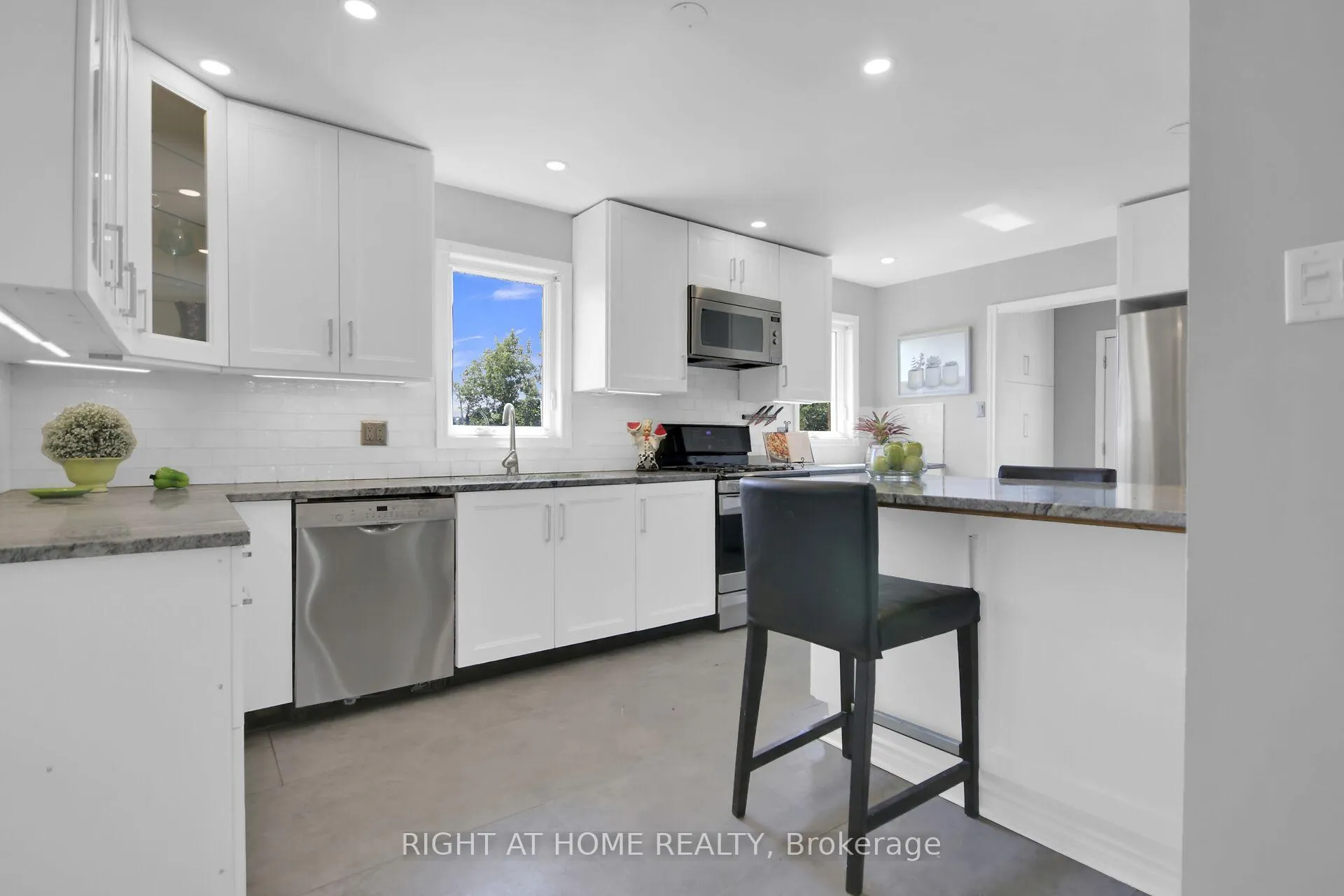 Photo 13 of 4179 Alfalfa Street, Ottawa, Vernon — HOMEH