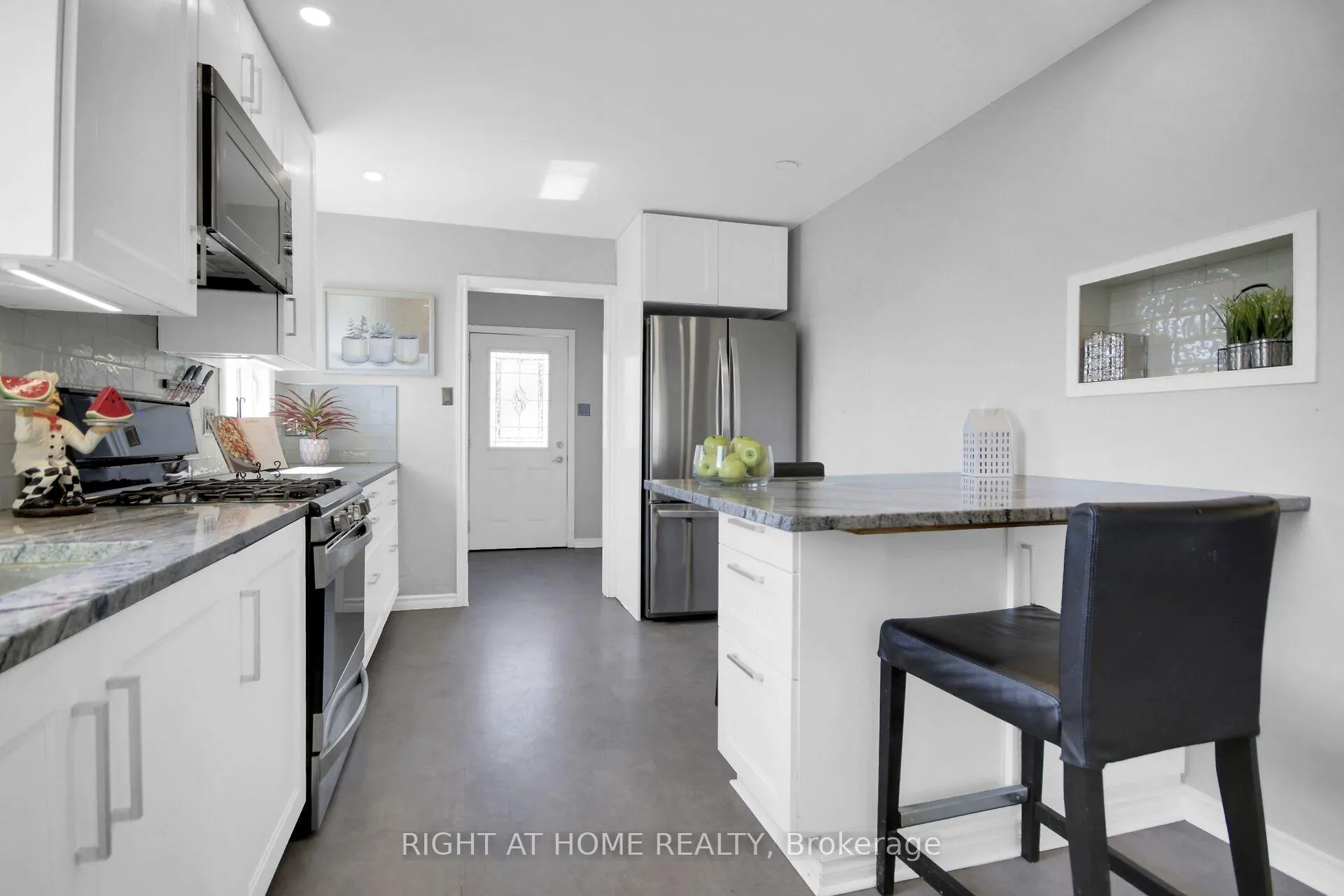 Photo 14 of 4179 Alfalfa Street, Ottawa, Vernon — HOMEH