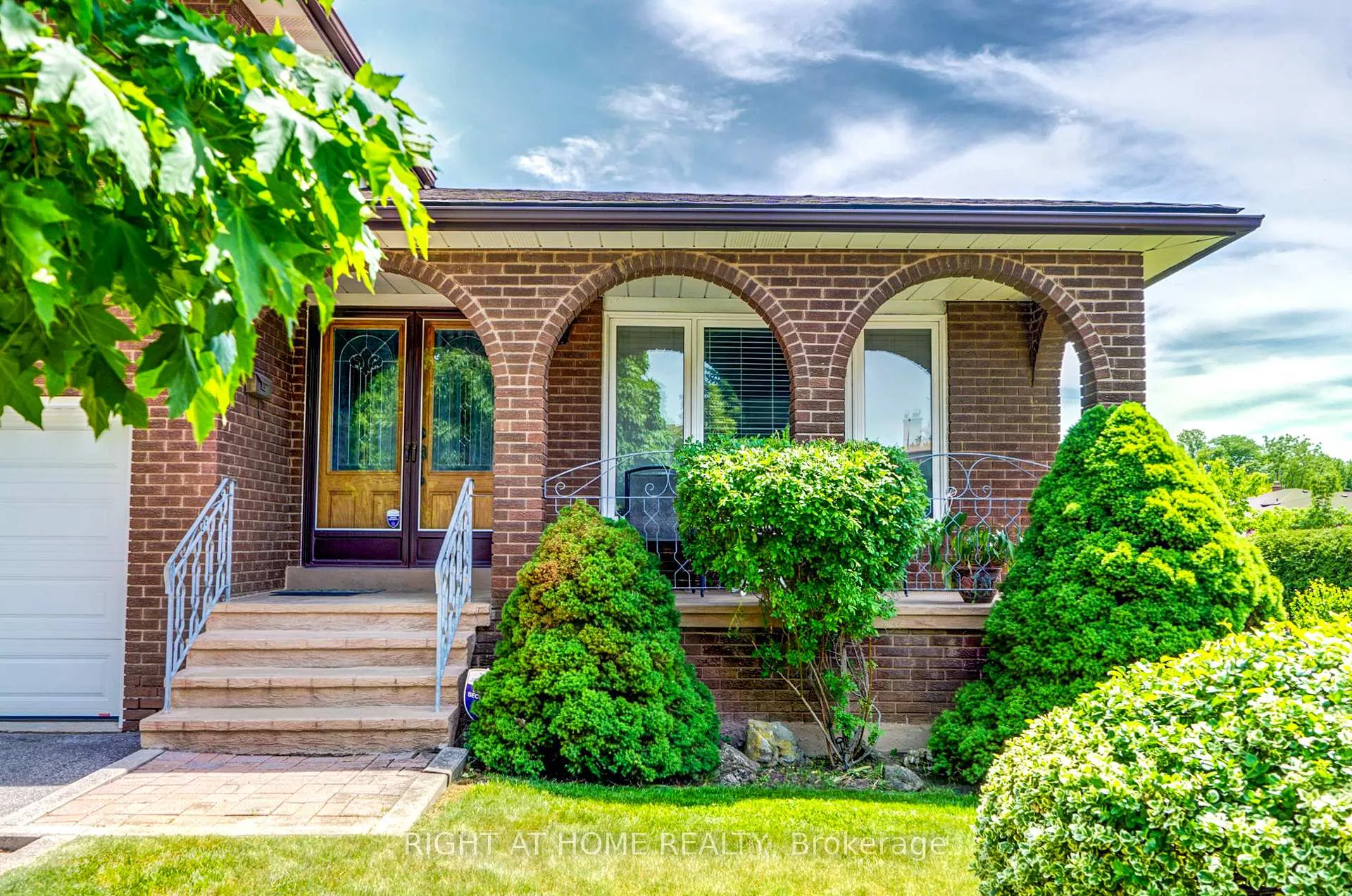 Photo 2 of 149 Jeanne Drive W, Vaughan, East Woodbridge — HOMEH