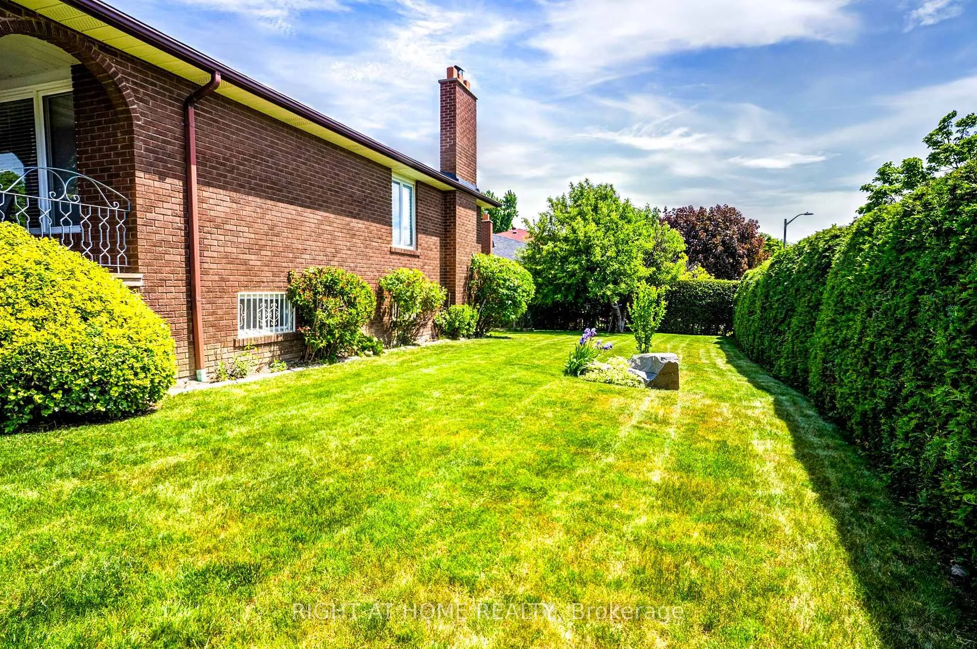 Photo 3 of 149 Jeanne Drive W, Vaughan, East Woodbridge — HOMEH