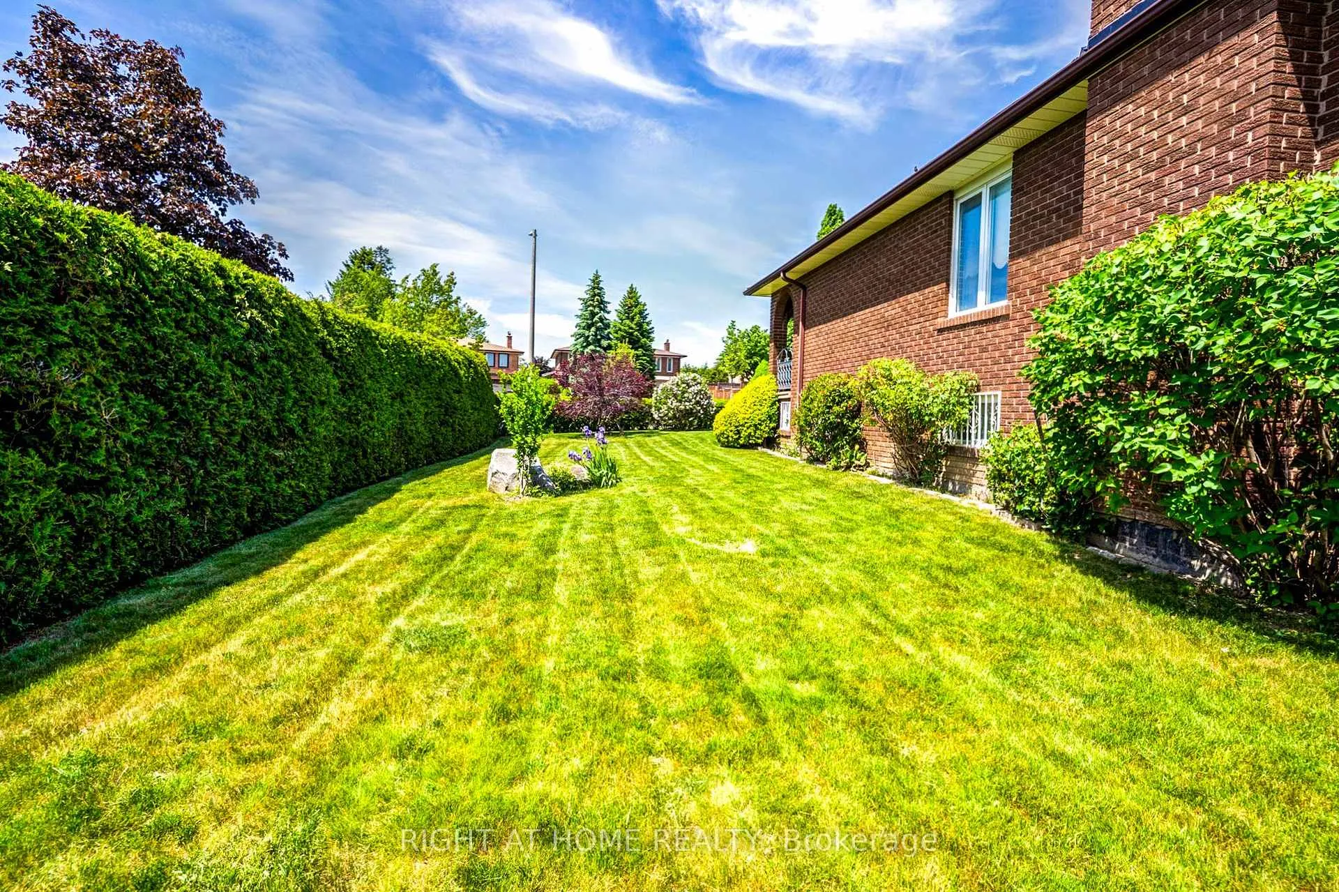Photo 4 of 149 Jeanne Drive W, Vaughan, East Woodbridge — HOMEH