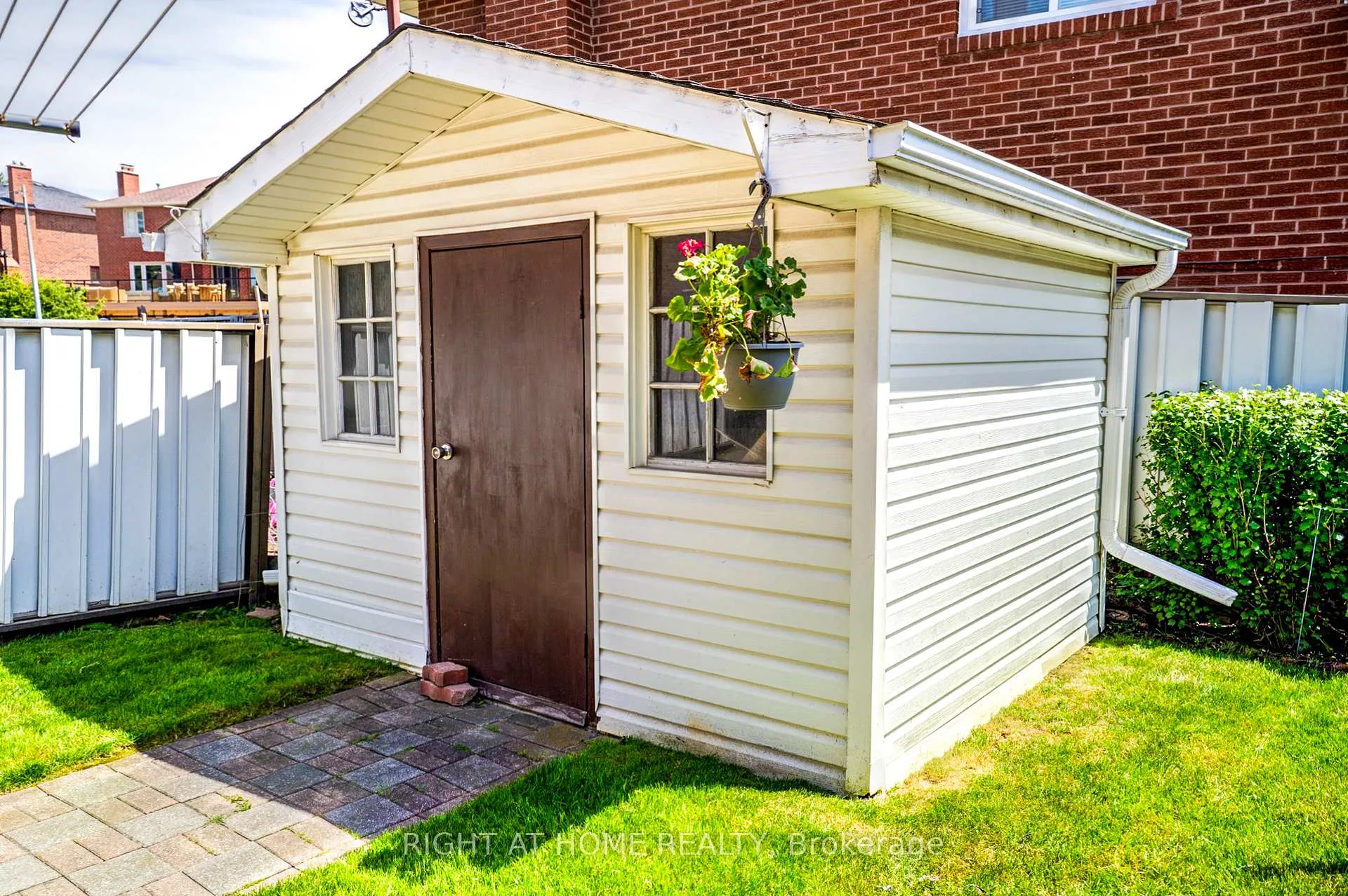 Photo 9 of 149 Jeanne Drive W, Vaughan, East Woodbridge — HOMEH