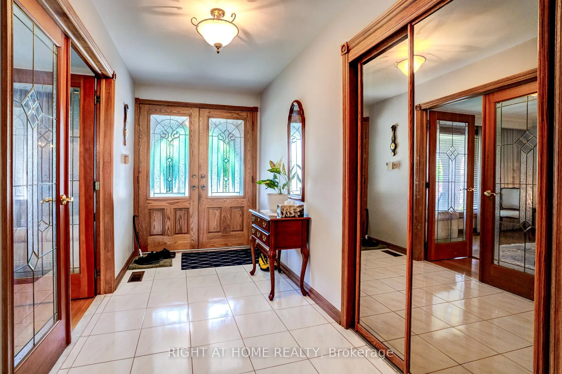 Photo 11 of 149 Jeanne Drive W, Vaughan, East Woodbridge — HOMEH