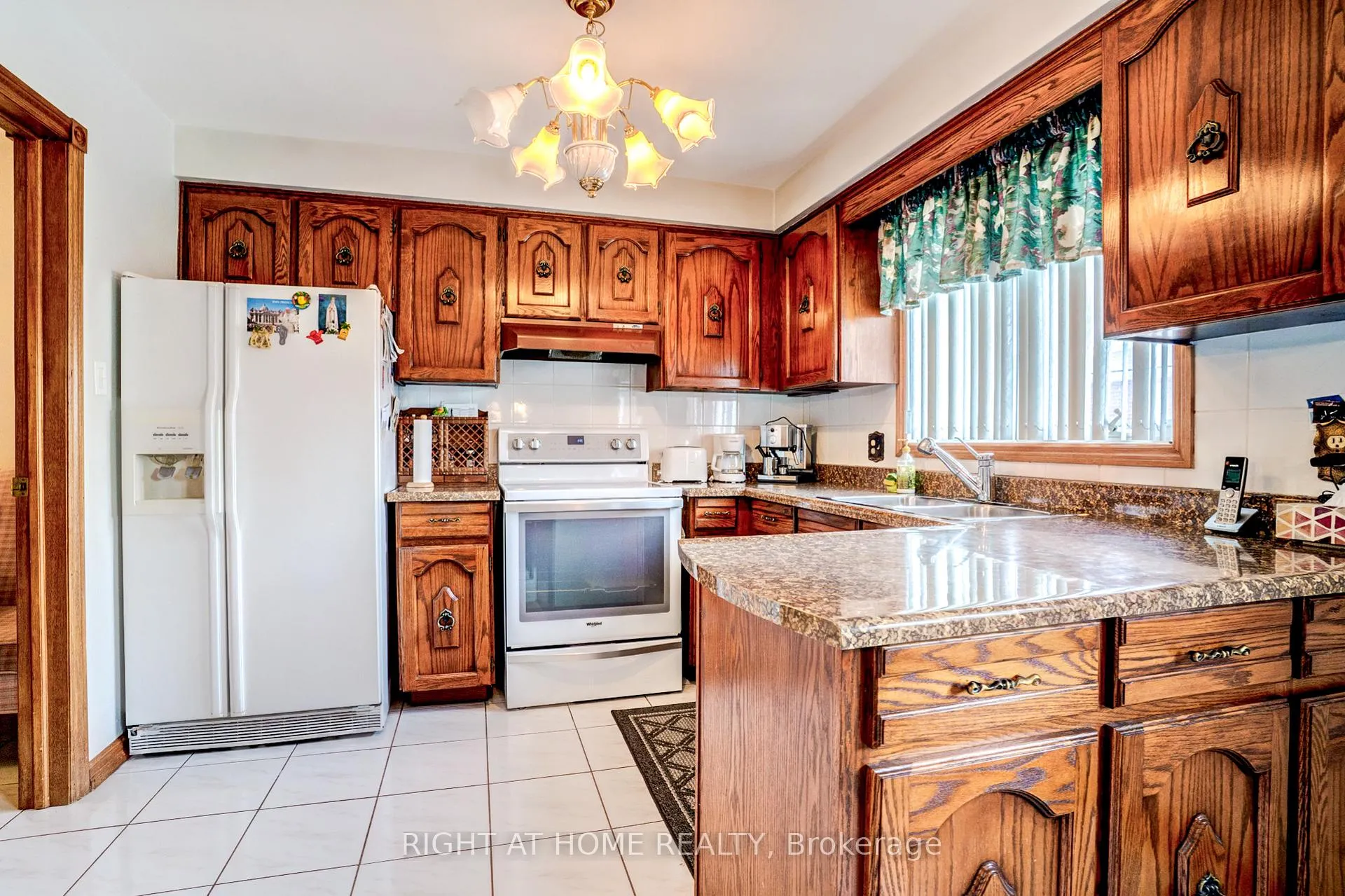 Photo 16 of 149 Jeanne Drive W, Vaughan, East Woodbridge — HOMEH