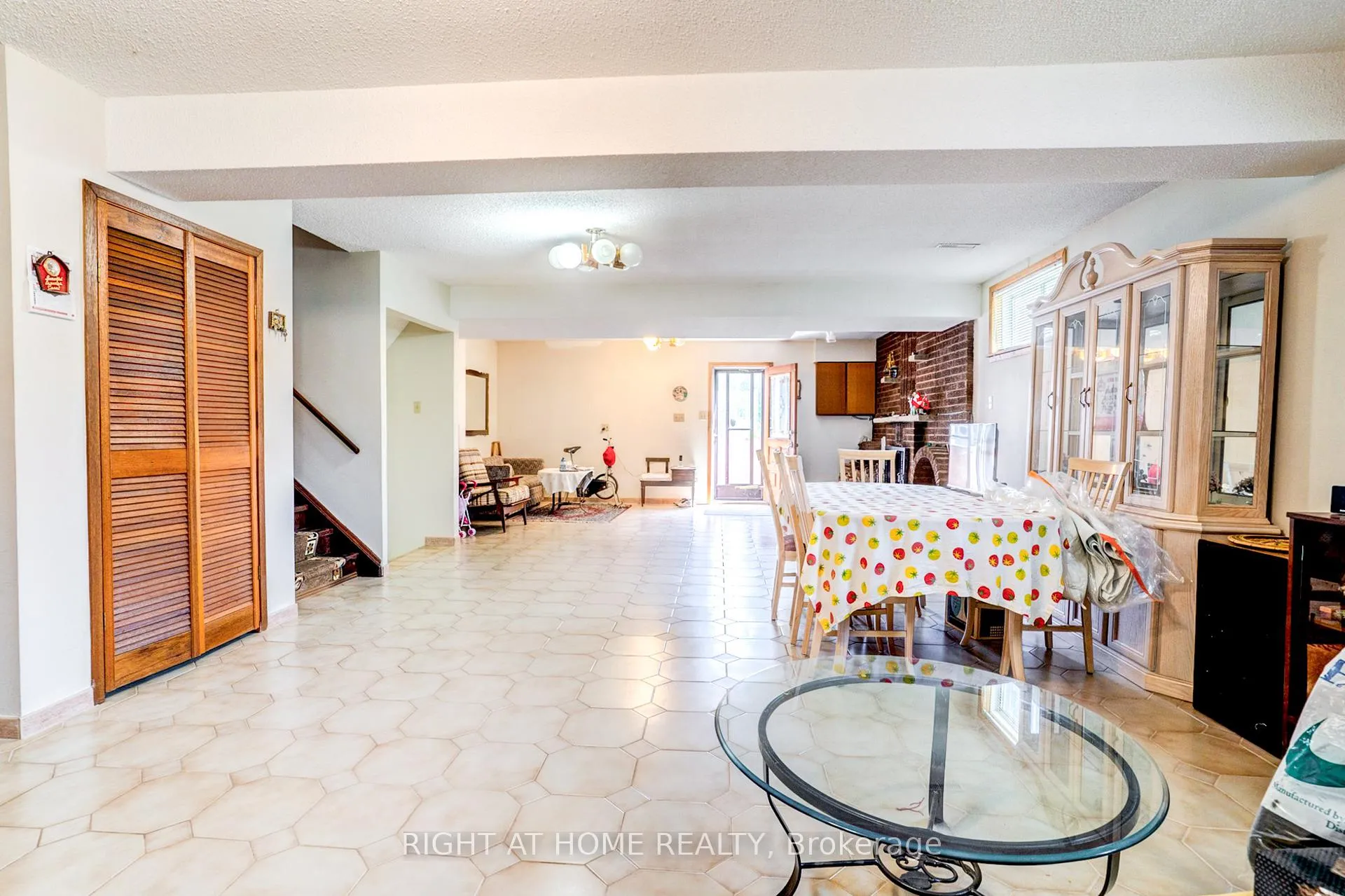 Photo 22 of 149 Jeanne Drive W, Vaughan, East Woodbridge — HOMEH