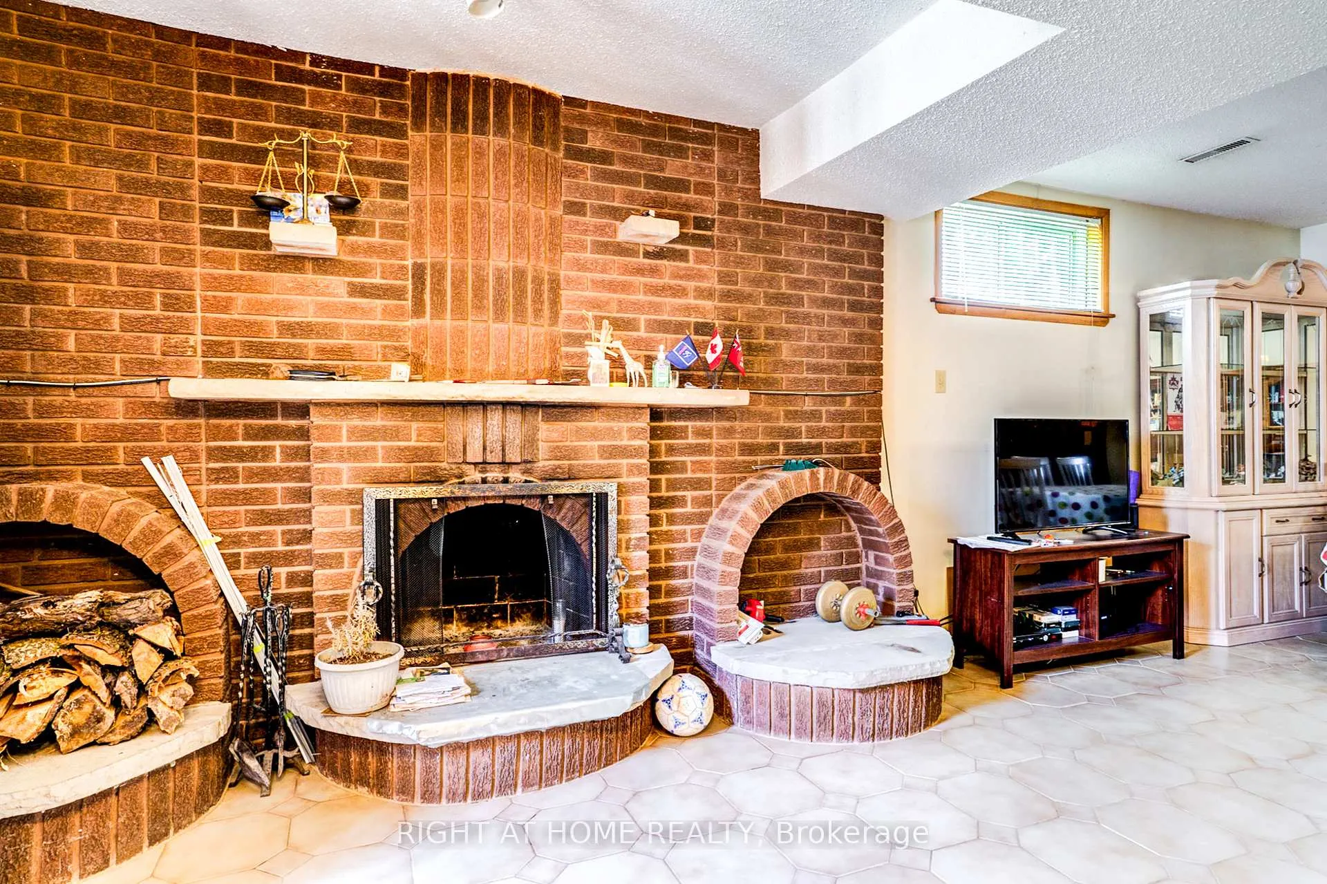 Photo 23 of 149 Jeanne Drive W, Vaughan, East Woodbridge — HOMEH