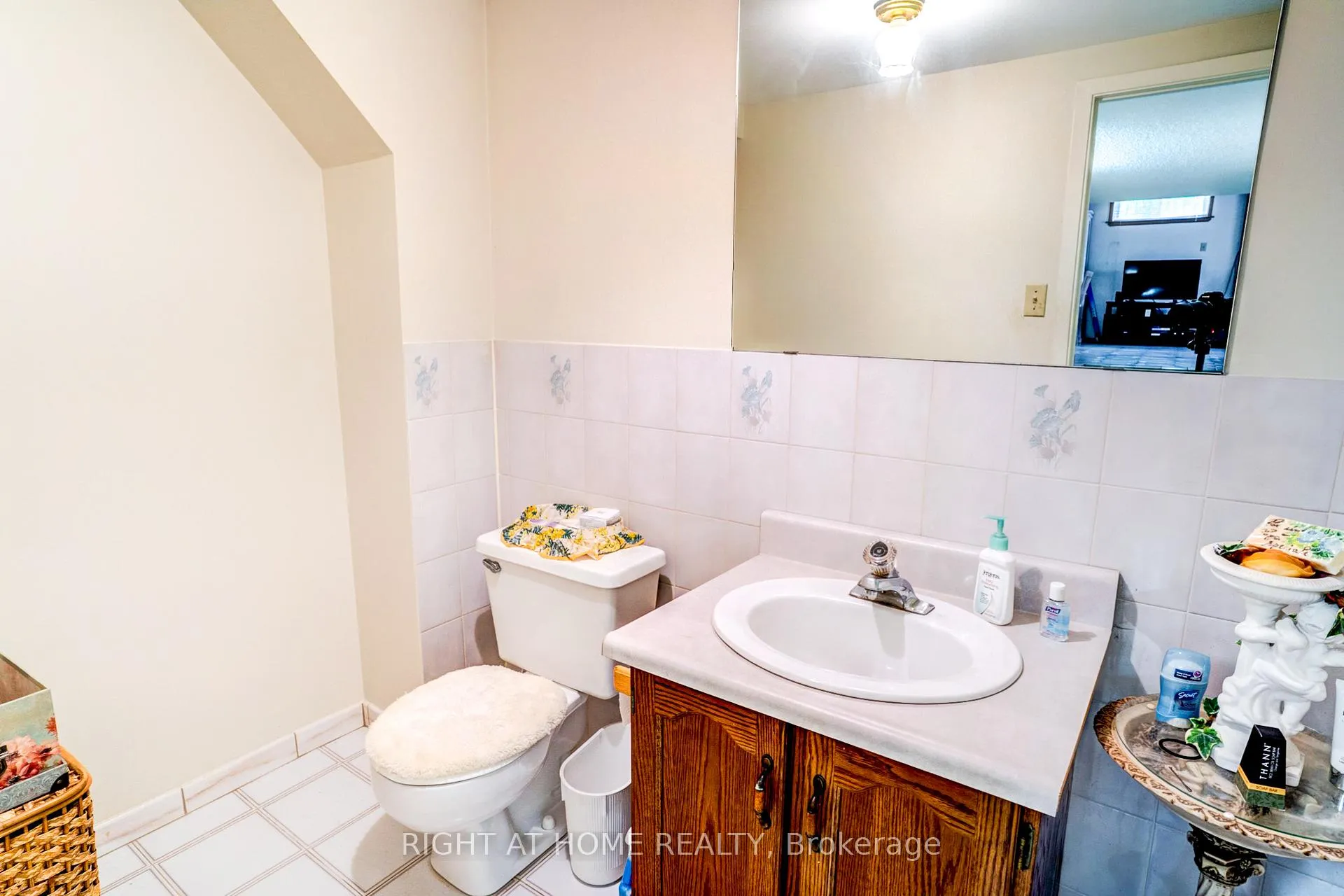 Photo 25 of 149 Jeanne Drive W, Vaughan, East Woodbridge — HOMEH