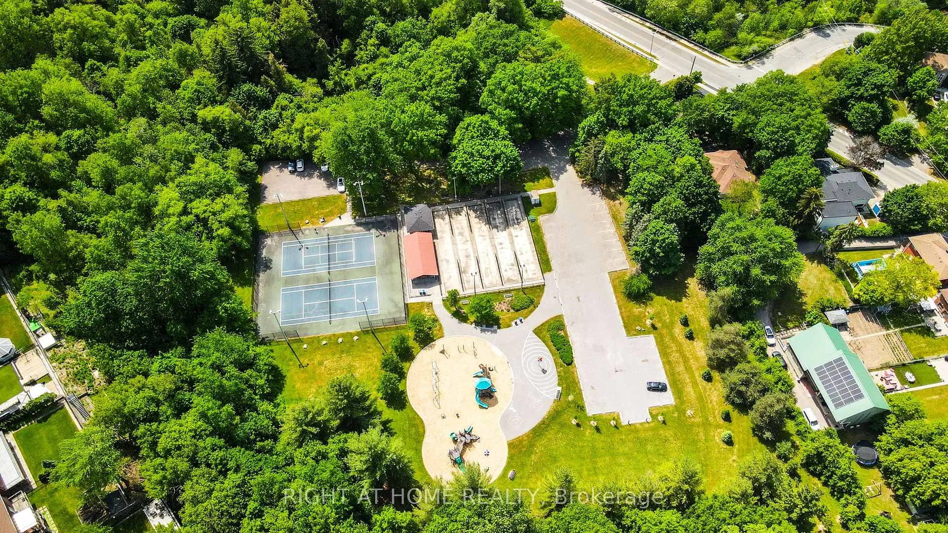 Photo 27 of 149 Jeanne Drive W, Vaughan, East Woodbridge — HOMEH