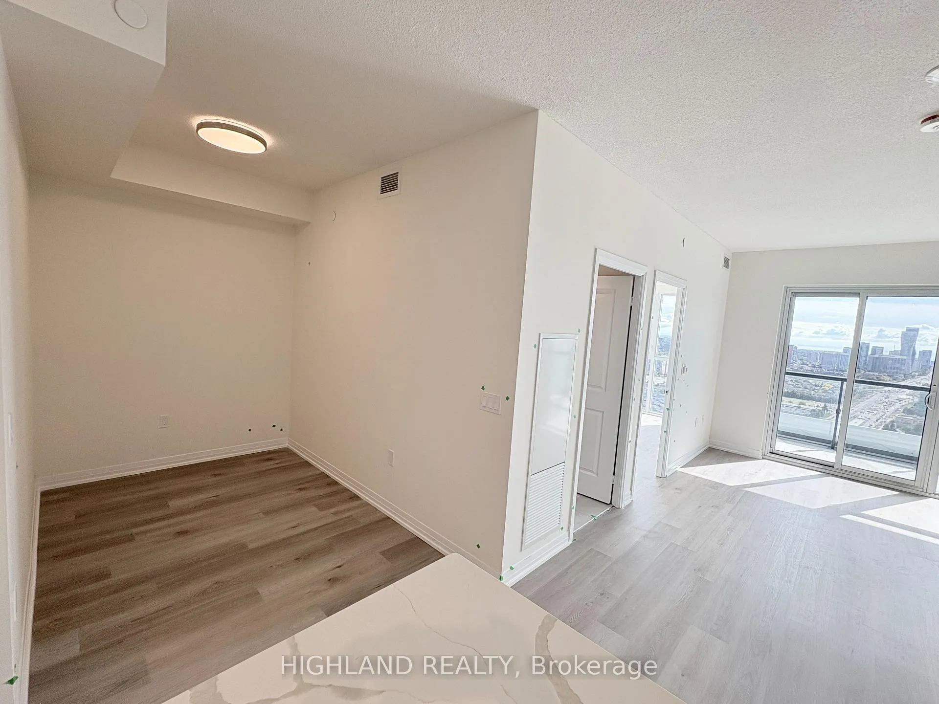 Photo 4 of Unit 2502, 15 Watergarden Drive, Mississauga, Hurontario — HOMEH