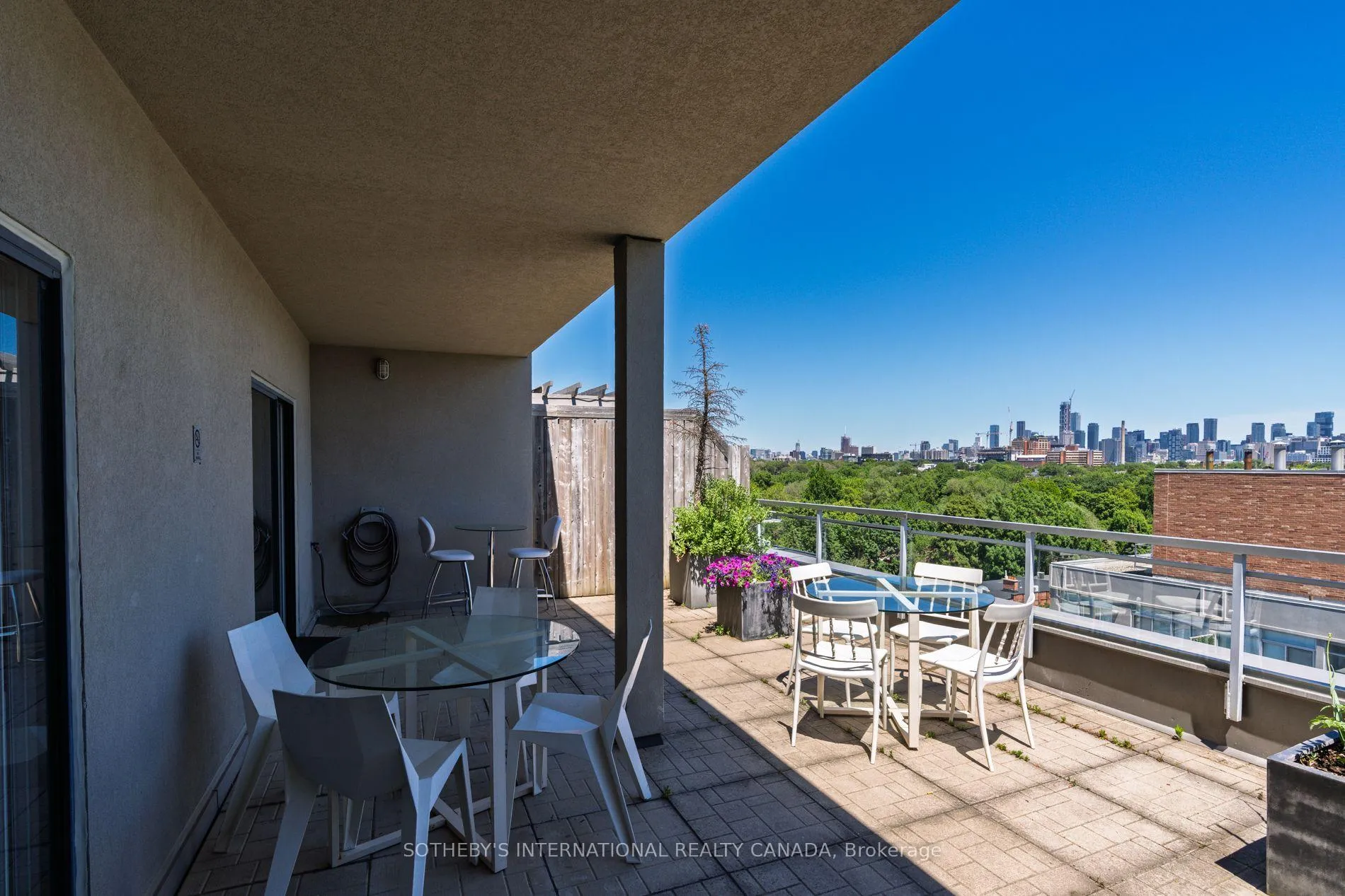 Photo 37 of Unit 404, 993 Queen Street W, Toronto, Niagara — HOMEH
