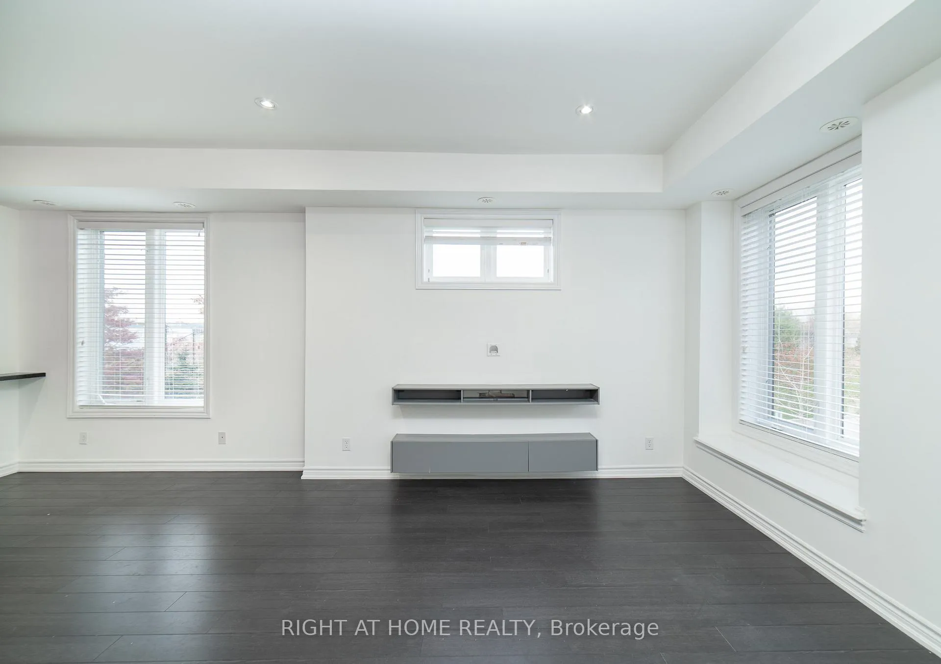 Photo 5 of Unit 139, 50 Carnation Avenue, Etobicoke, Long Branch — HOMEH