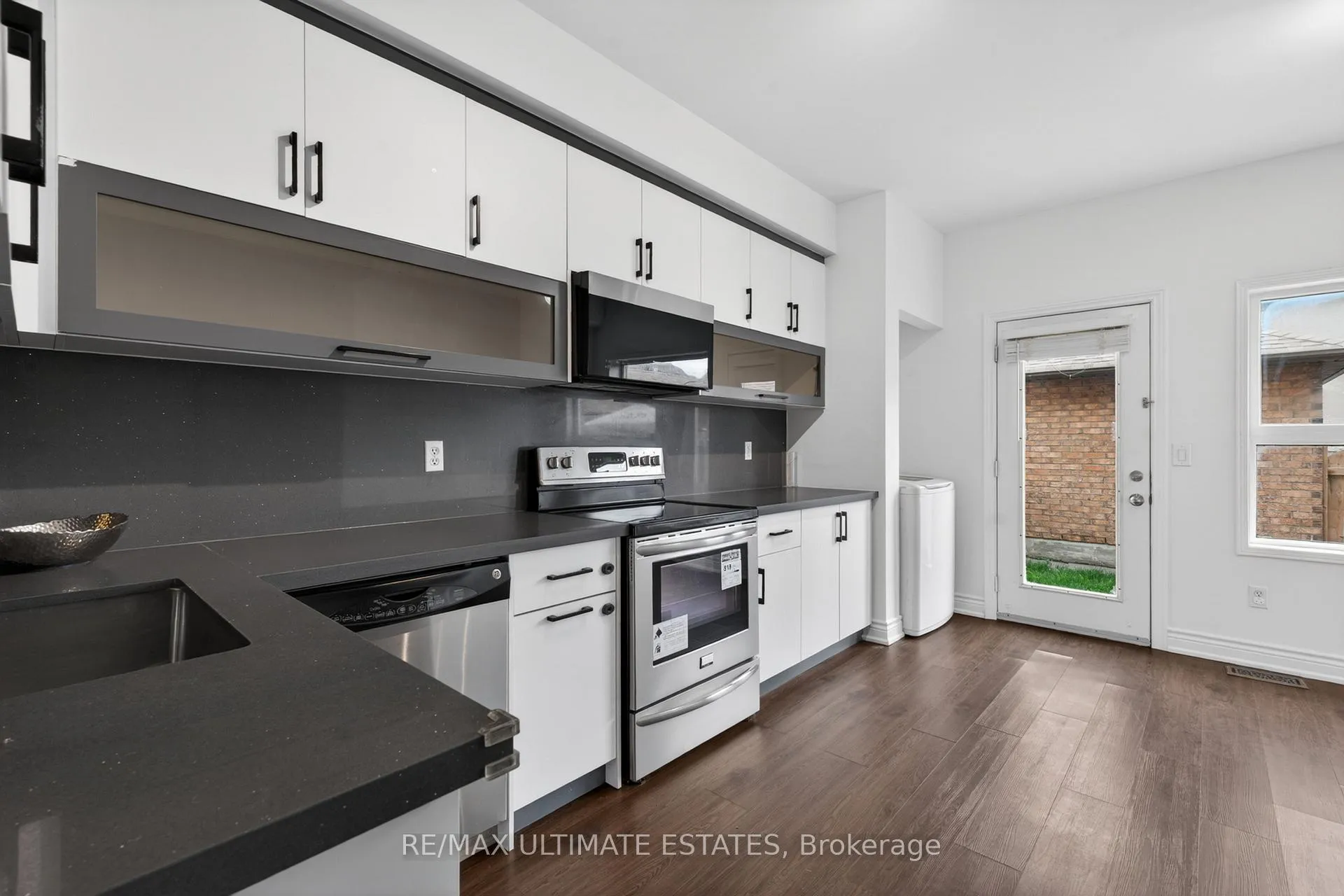 Photo 9 of 39 Bur Oak Avenue, Markham, Berczy — HOMEH