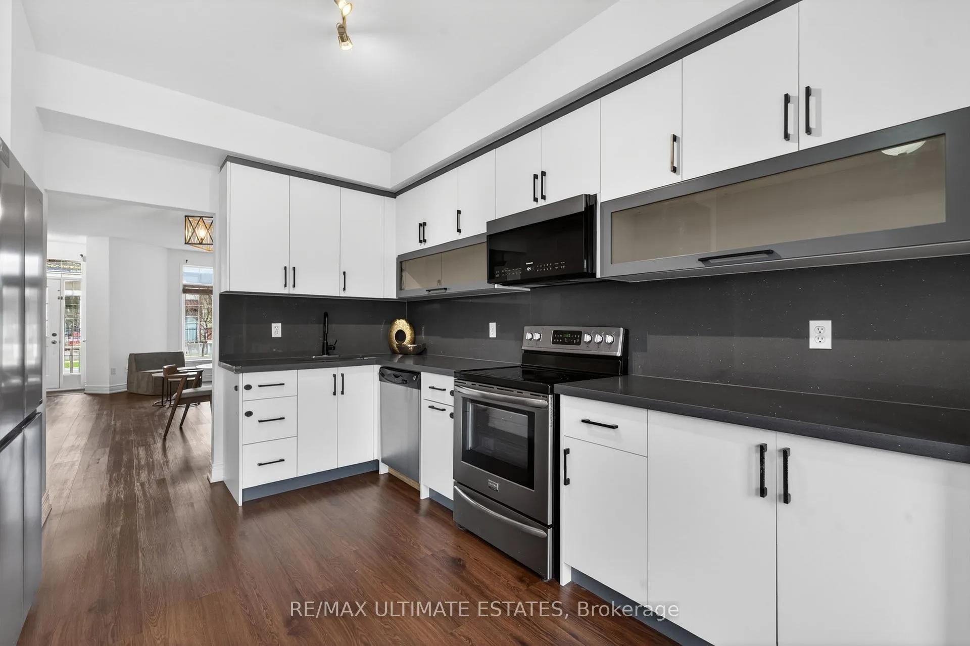 Photo 11 of 39 Bur Oak Avenue, Markham, Berczy — HOMEH