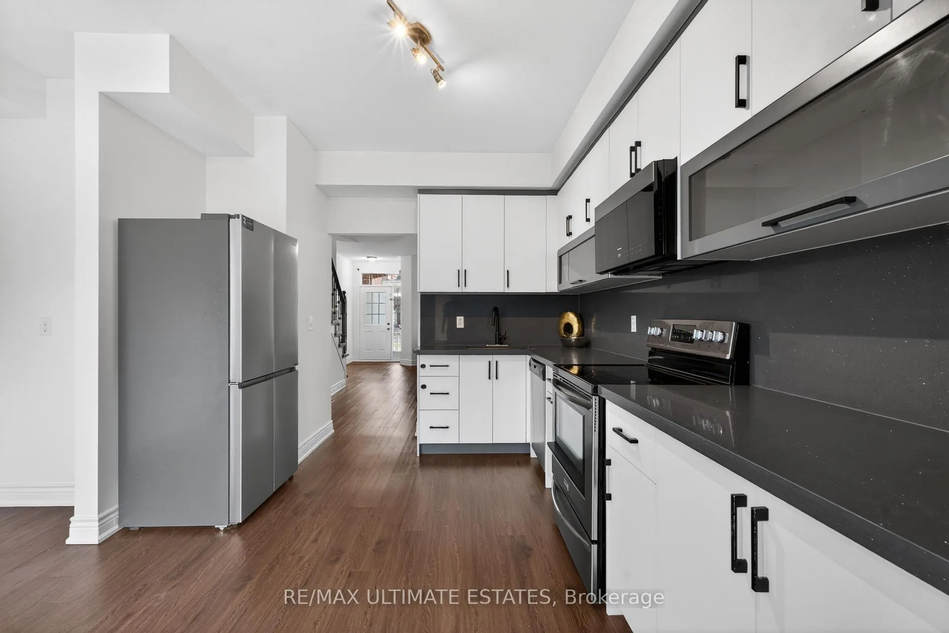 Photo 12 of 39 Bur Oak Avenue, Markham, Berczy — HOMEH