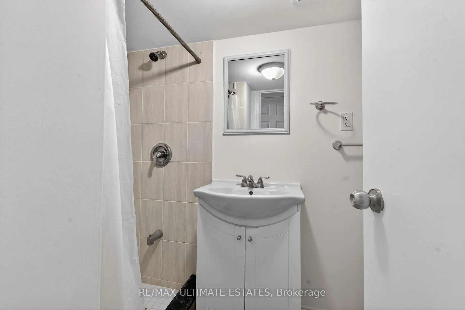 Photo 30 of 39 Bur Oak Avenue, Markham, Berczy — HOMEH