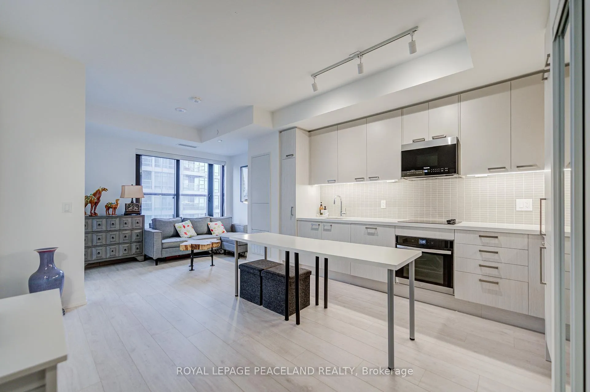 Photo 3 of Unit 1609, 20 Soudan Avenue, Toronto, Mount Pleasant West — HOMEH