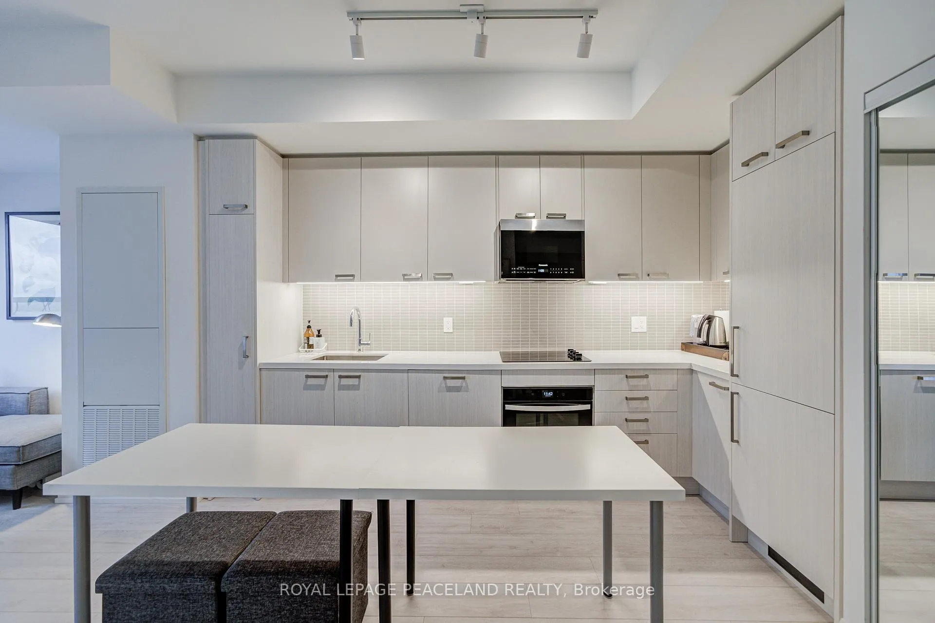 Photo 4 of Unit 1609, 20 Soudan Avenue, Toronto, Mount Pleasant West — HOMEH