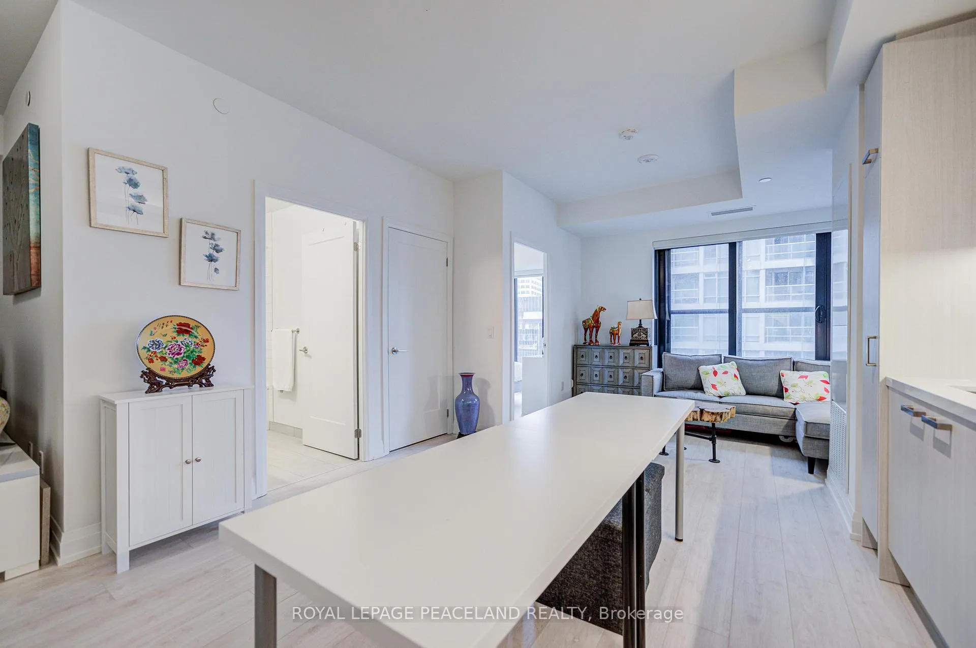 Photo 7 of Unit 1609, 20 Soudan Avenue, Toronto, Mount Pleasant West — HOMEH
